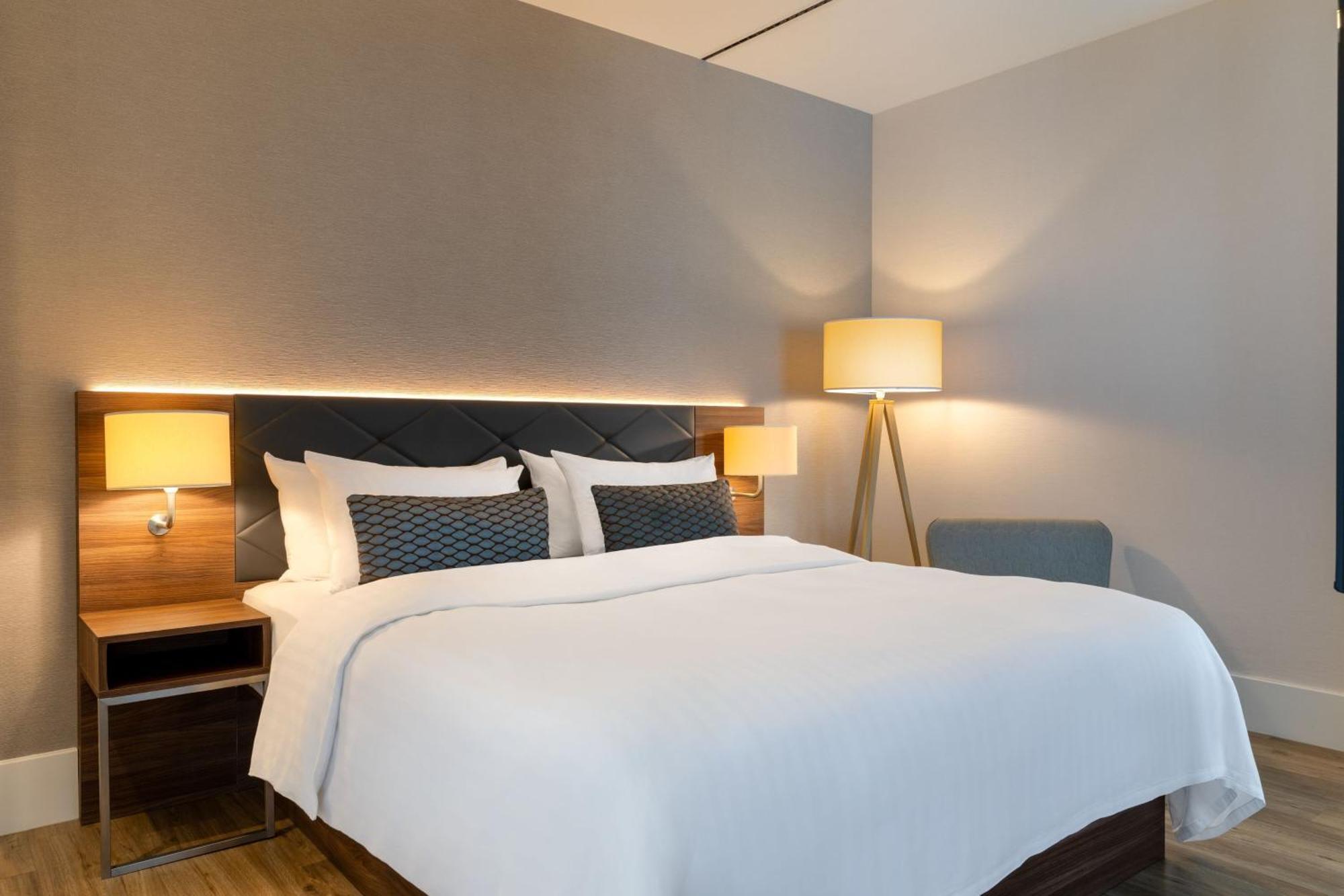 One Bedroom Suite 1 Kingsize Bed Sofabed