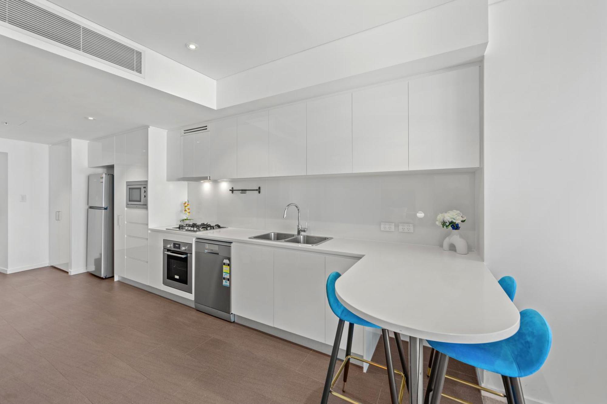 Two Bedroom One Bathroom Compact City View Apartment,1621003518:JPEG