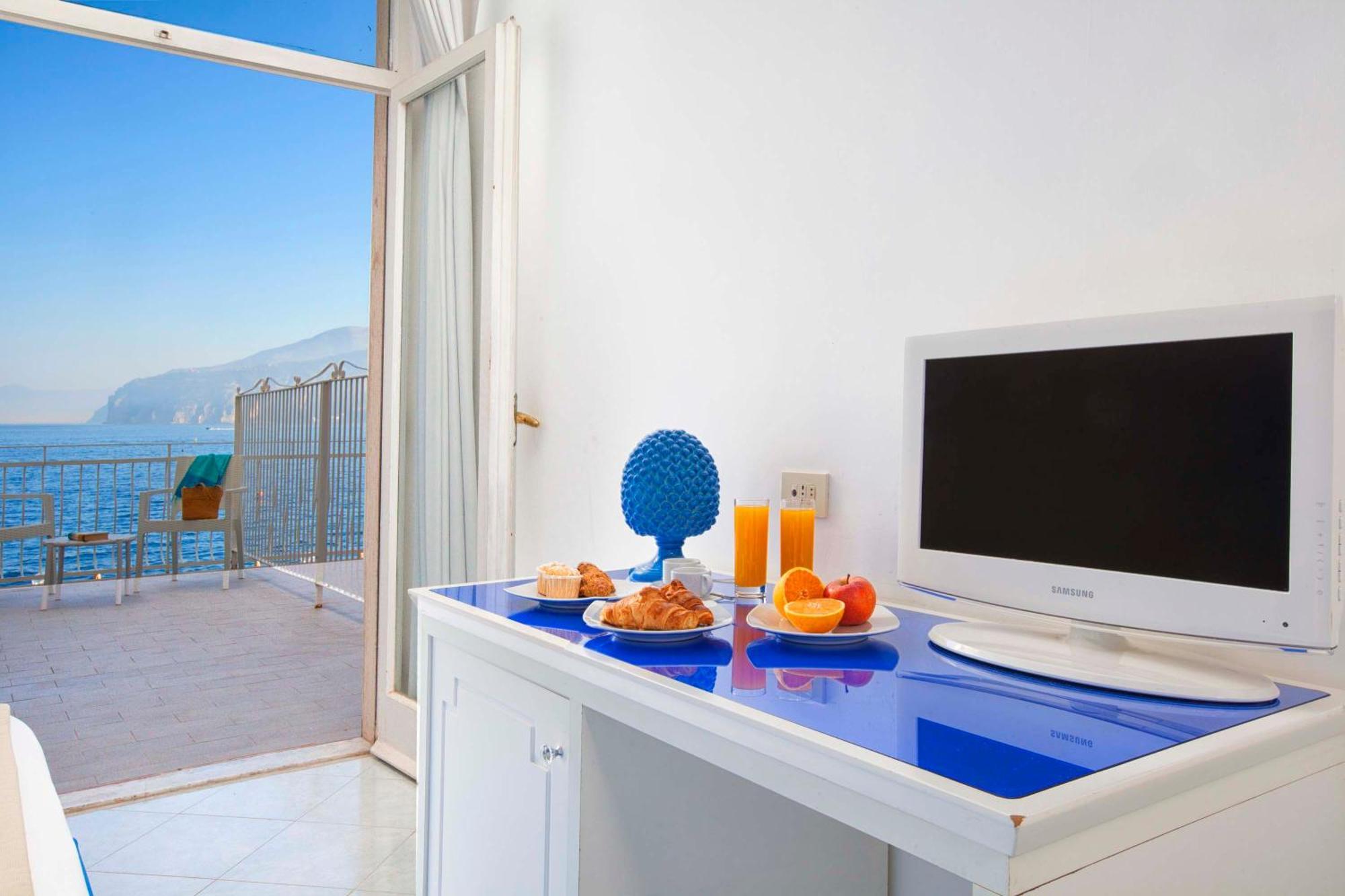 Deluxe Double or Twin Room with Sea View,1621474973:JPEG