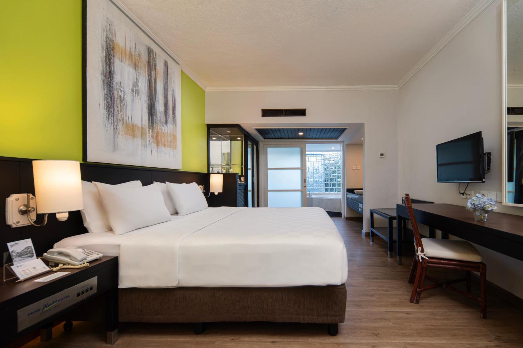 Courtyard Pool Access Room