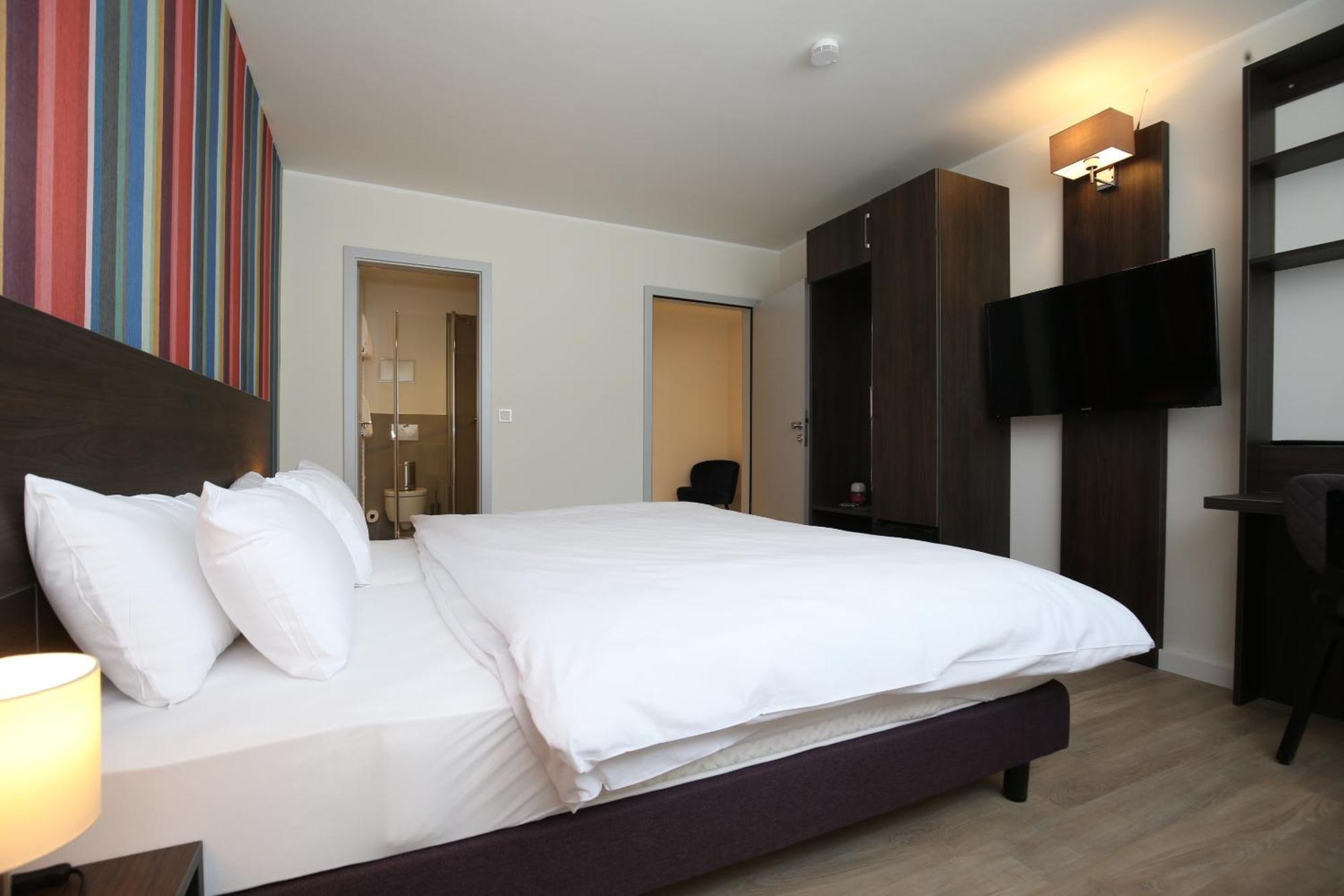 Standard Double Room,1622865927:JPEG