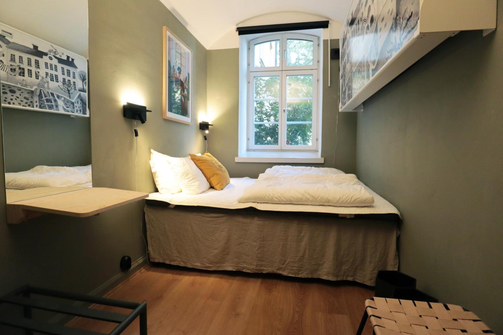 Small Double Room with Shared Bathroom,1630874172:JPEG