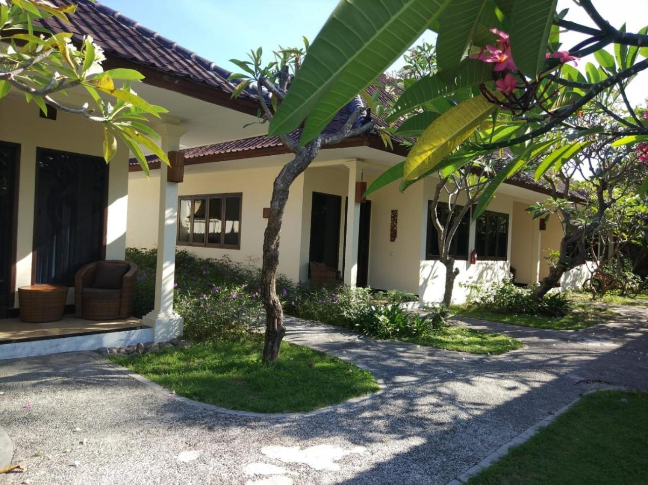 Deluxe Ombak Twin Room Includes