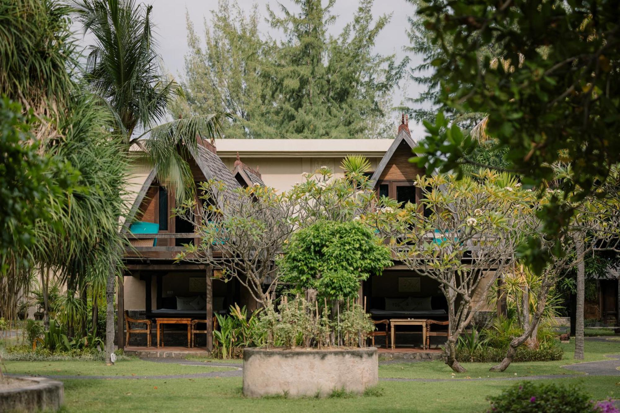Traditional Lumbung Hut Includes