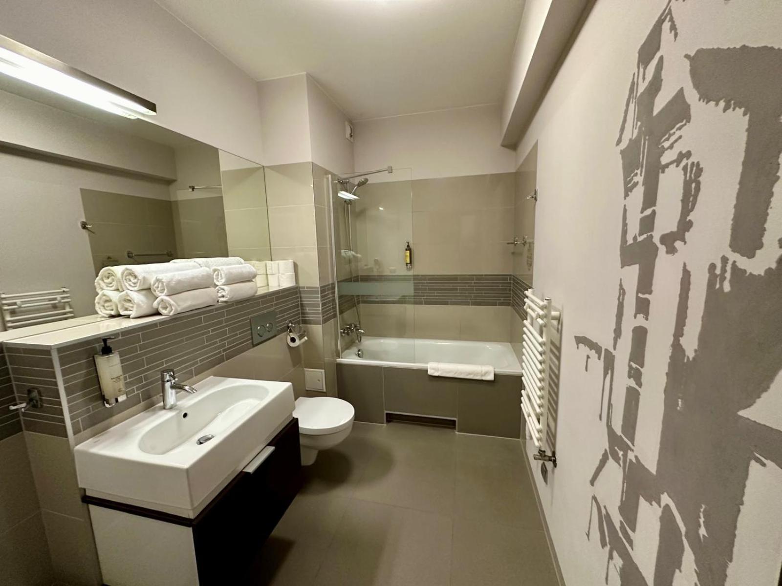 2 Bedroom Suite Plus- 4 Single Beds