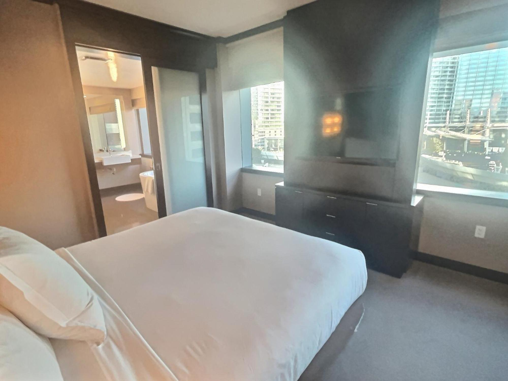 Lower Executive Corner Suite
