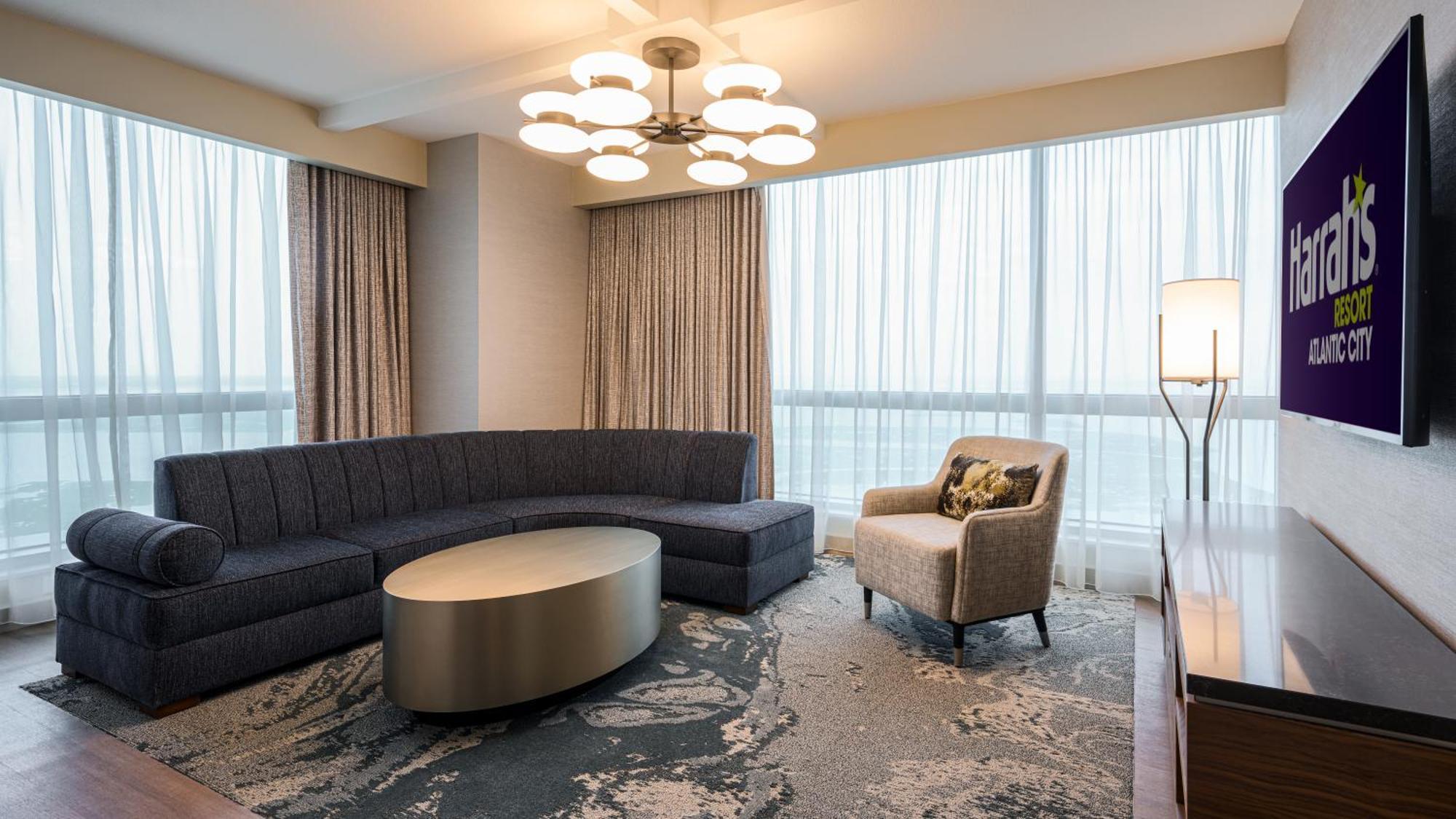 Waterfront Tower Modern Suite King Non-Smoking