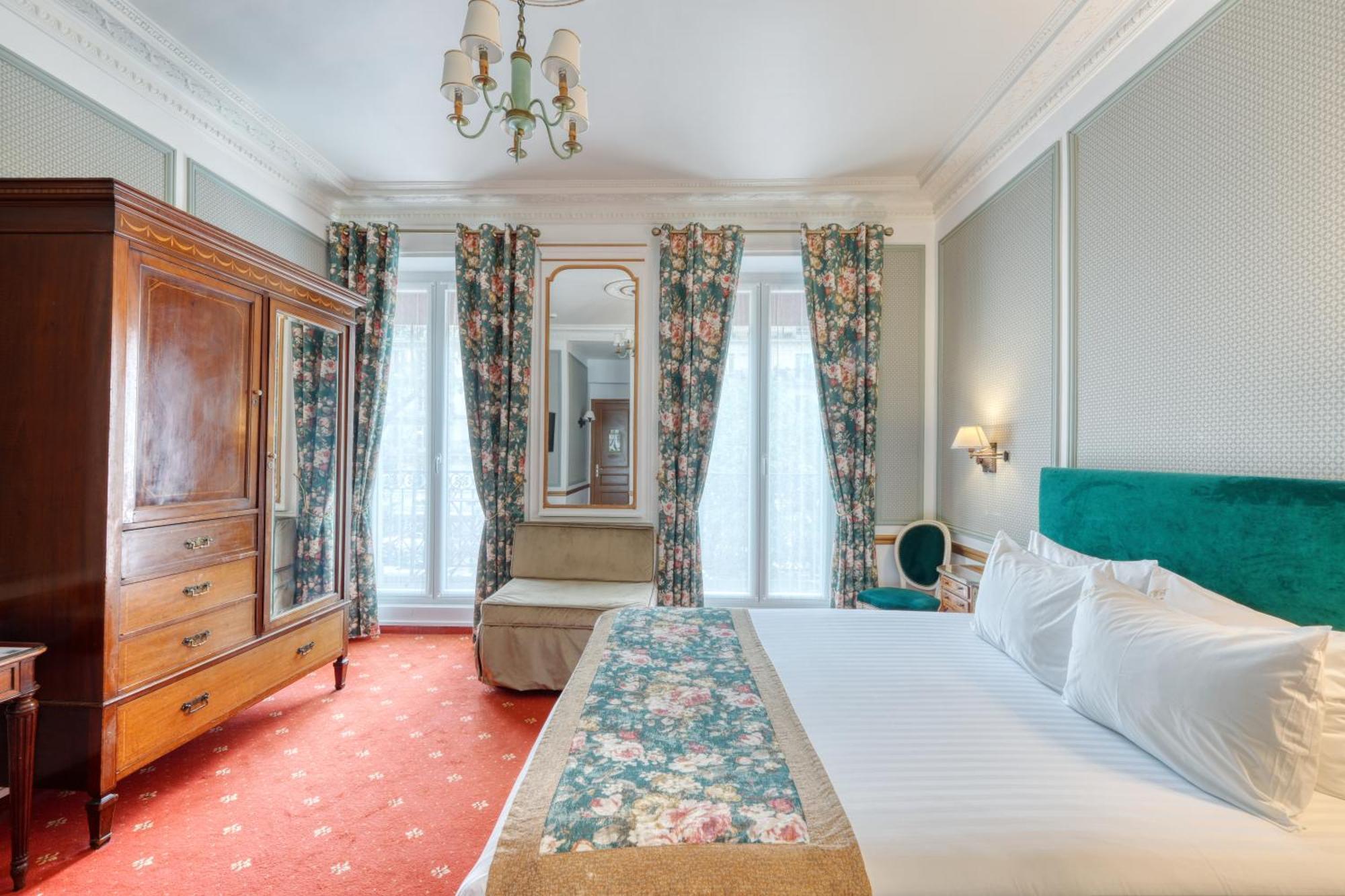 Superior Double Room Balcony Arc de Triomphe View