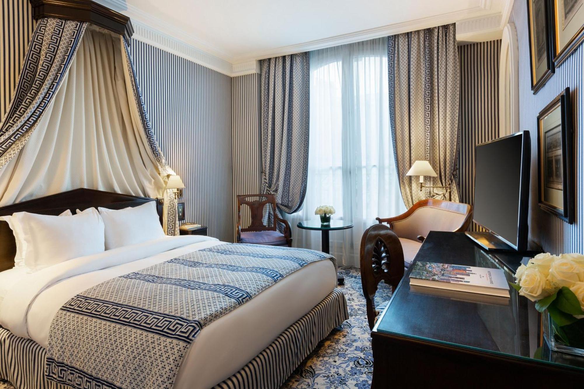 Deluxe Queen Room