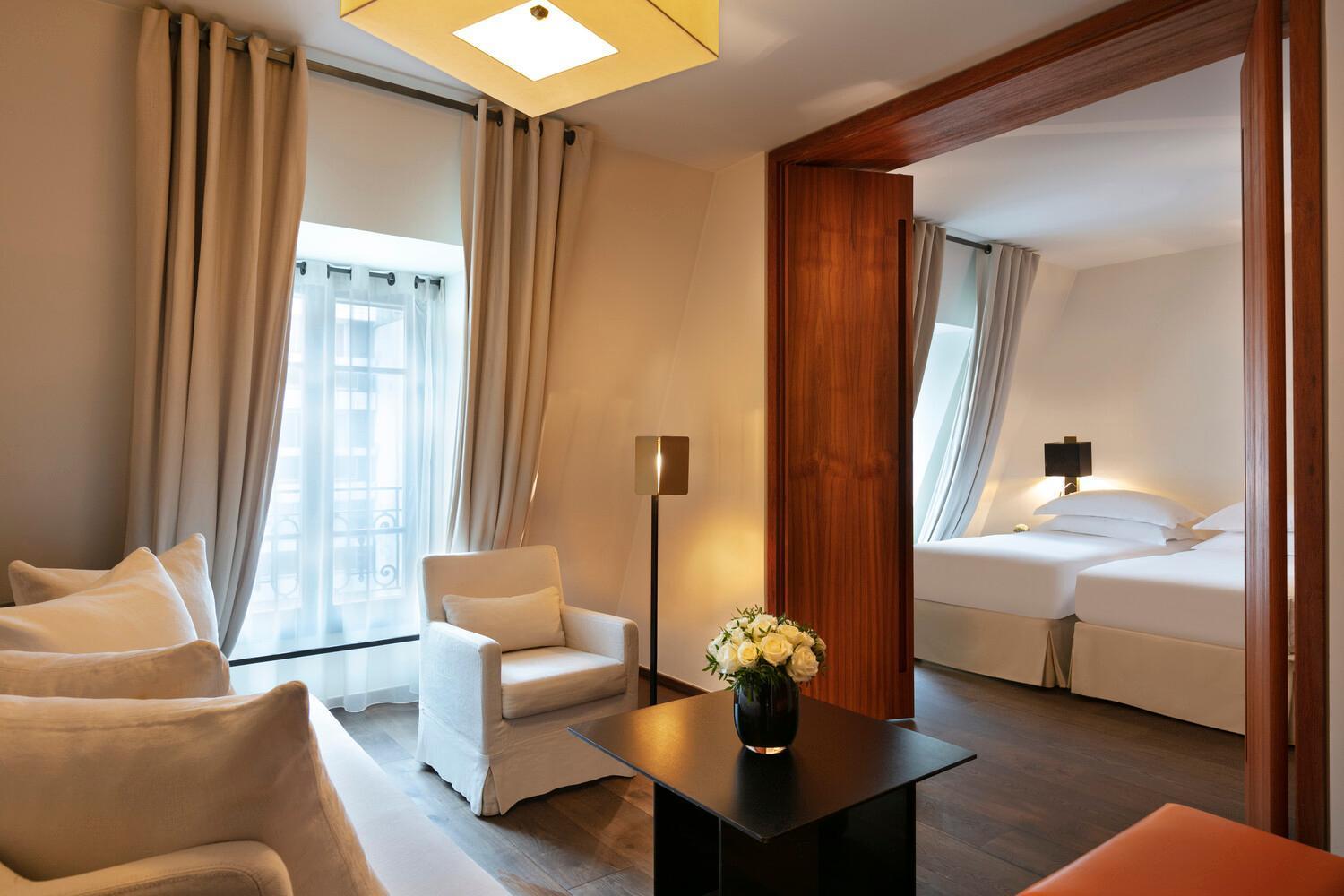 Deluxe Queen Suite