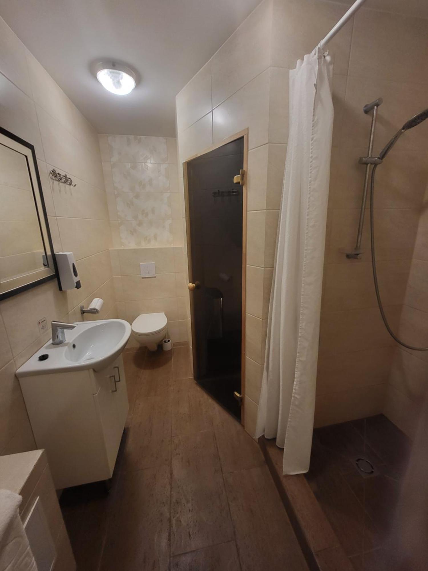 Double Room Private Bathroom