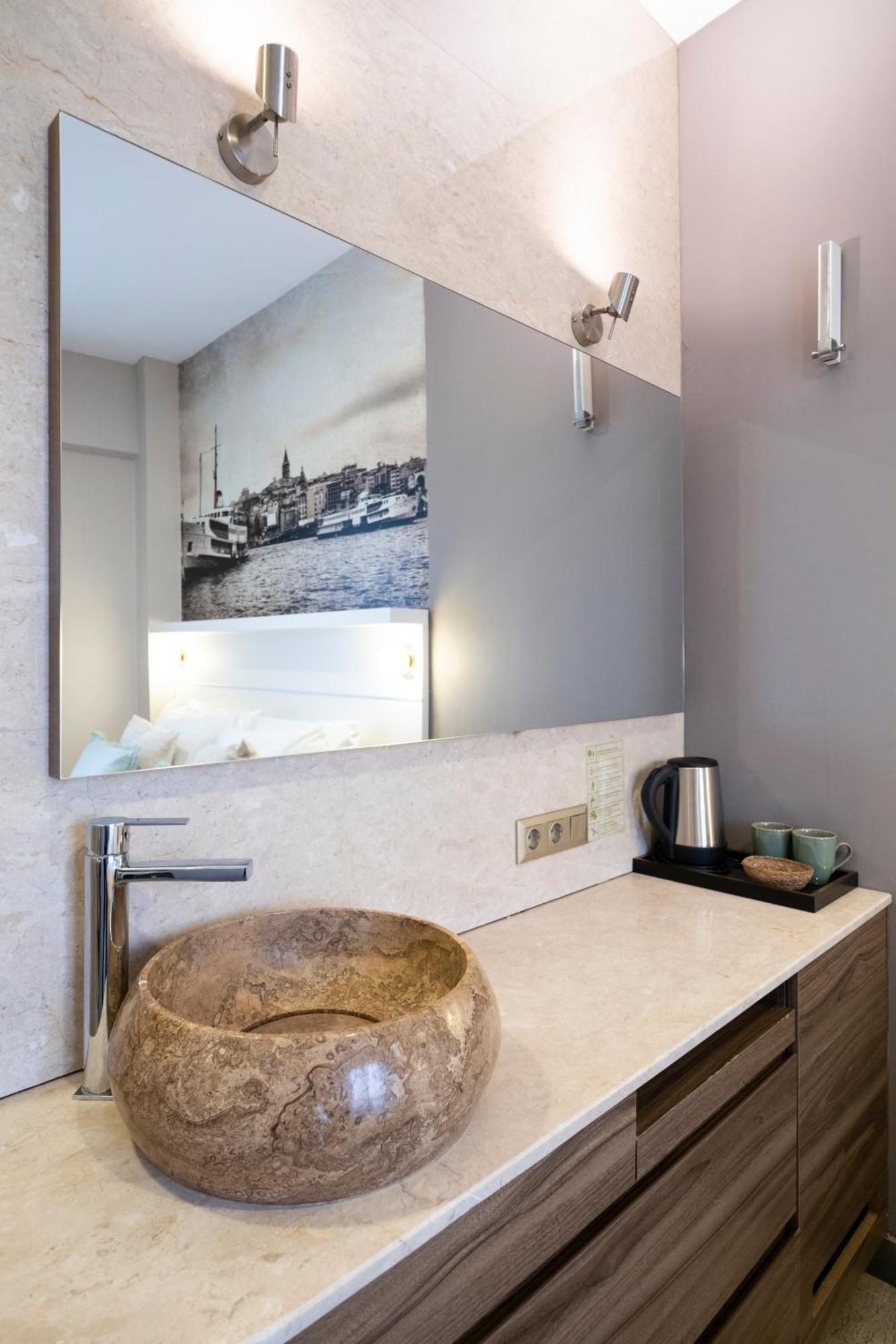 Double Room,1629392811:JPEG