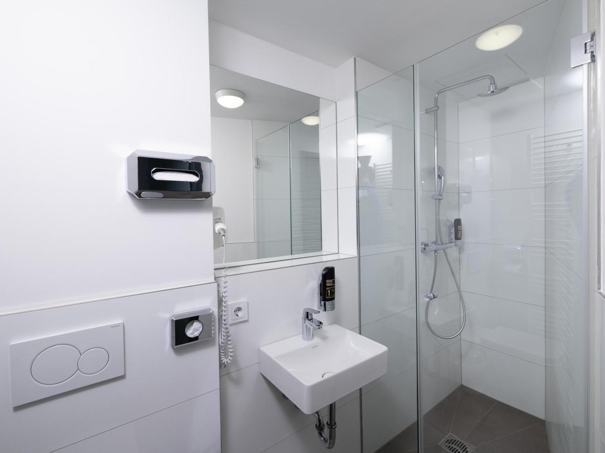 Twin Room,1629889775:JPEG