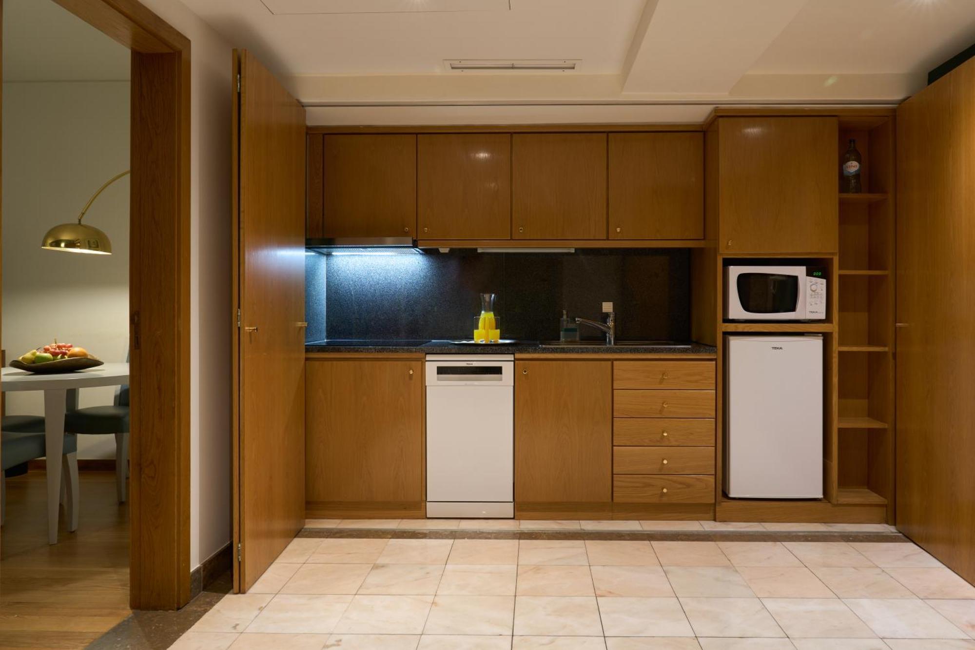 Deluxe One-Bedroom Apartment