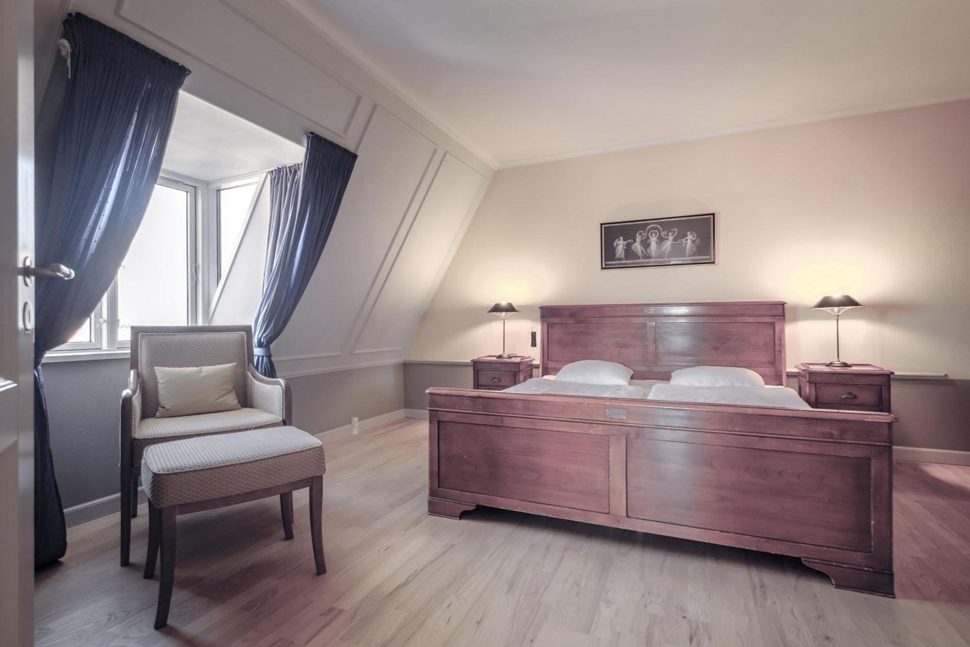 One-Bedroom HC Andersen Suite Cathedral View