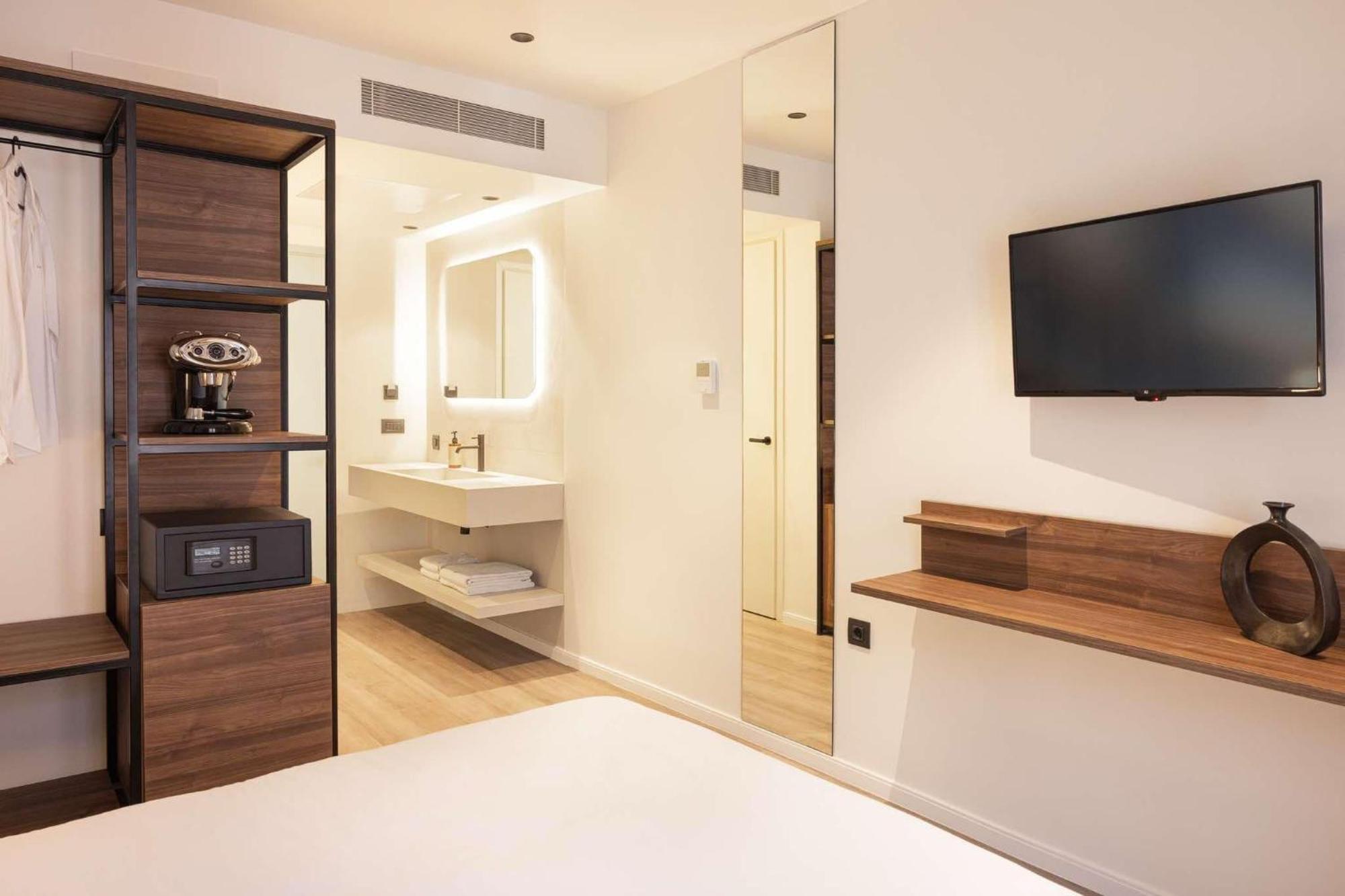 Deluxe Double or Twin Room Balcony