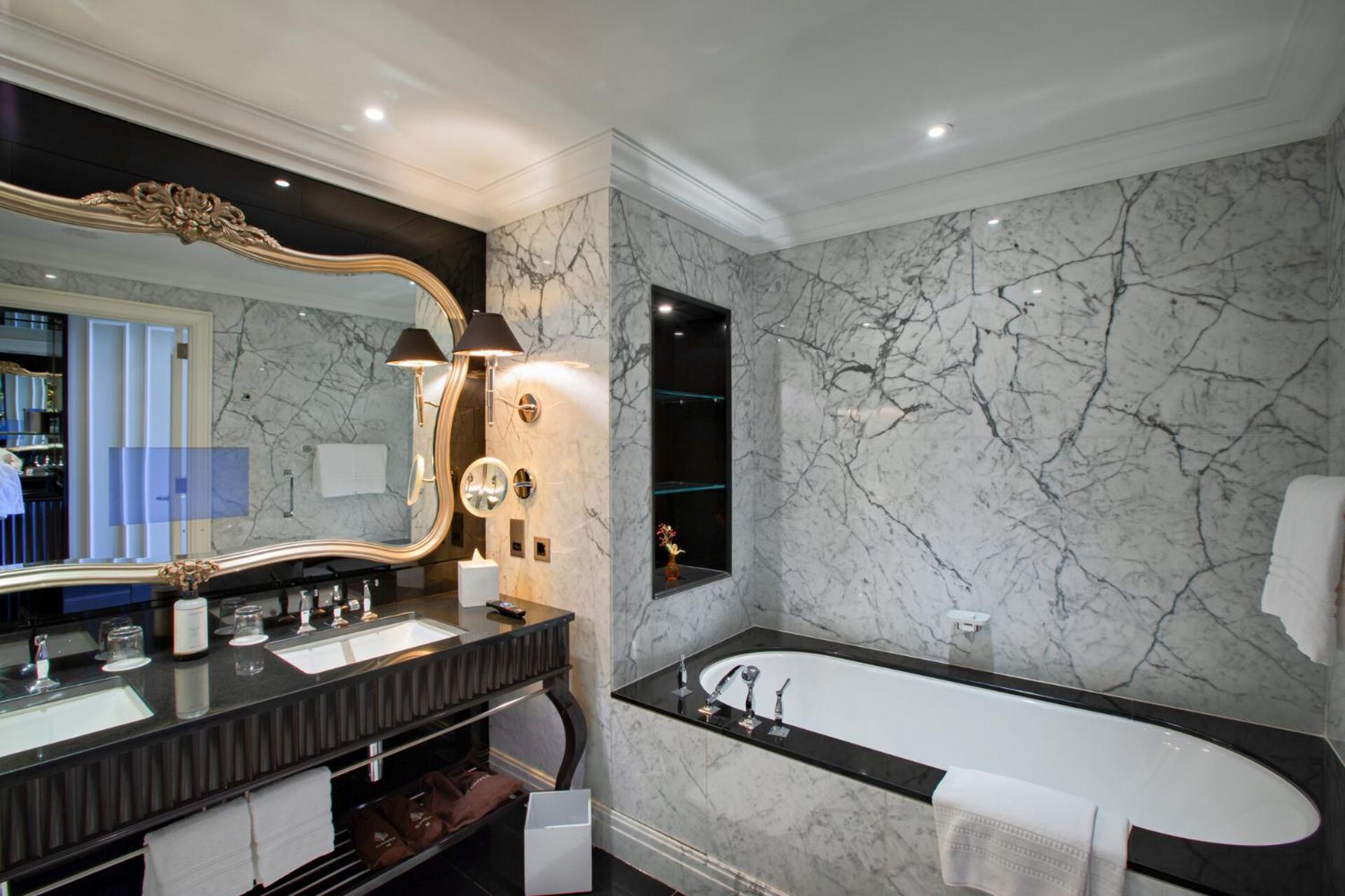 Deluxe Park View Room King