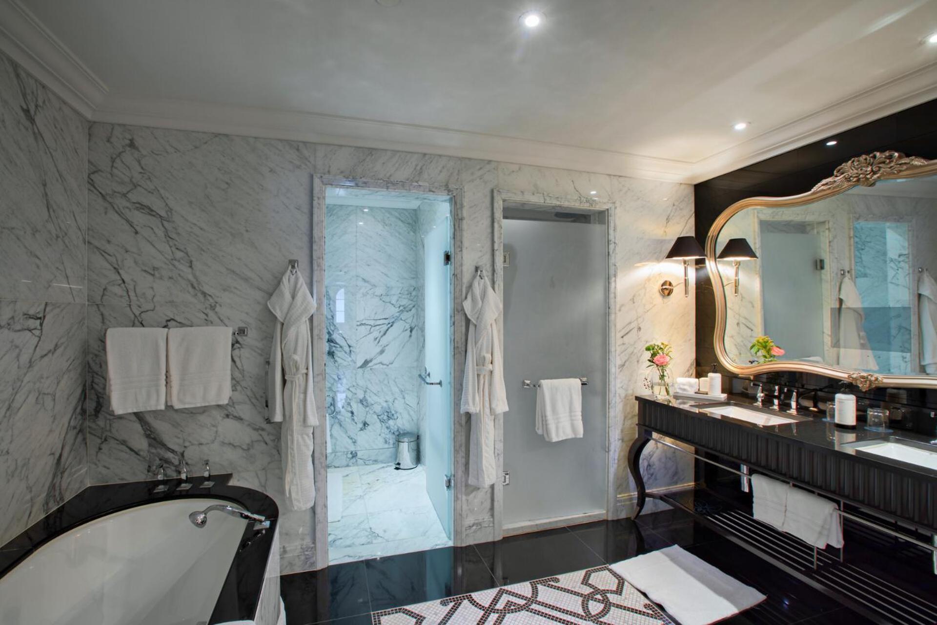 Executive Suite Park View King