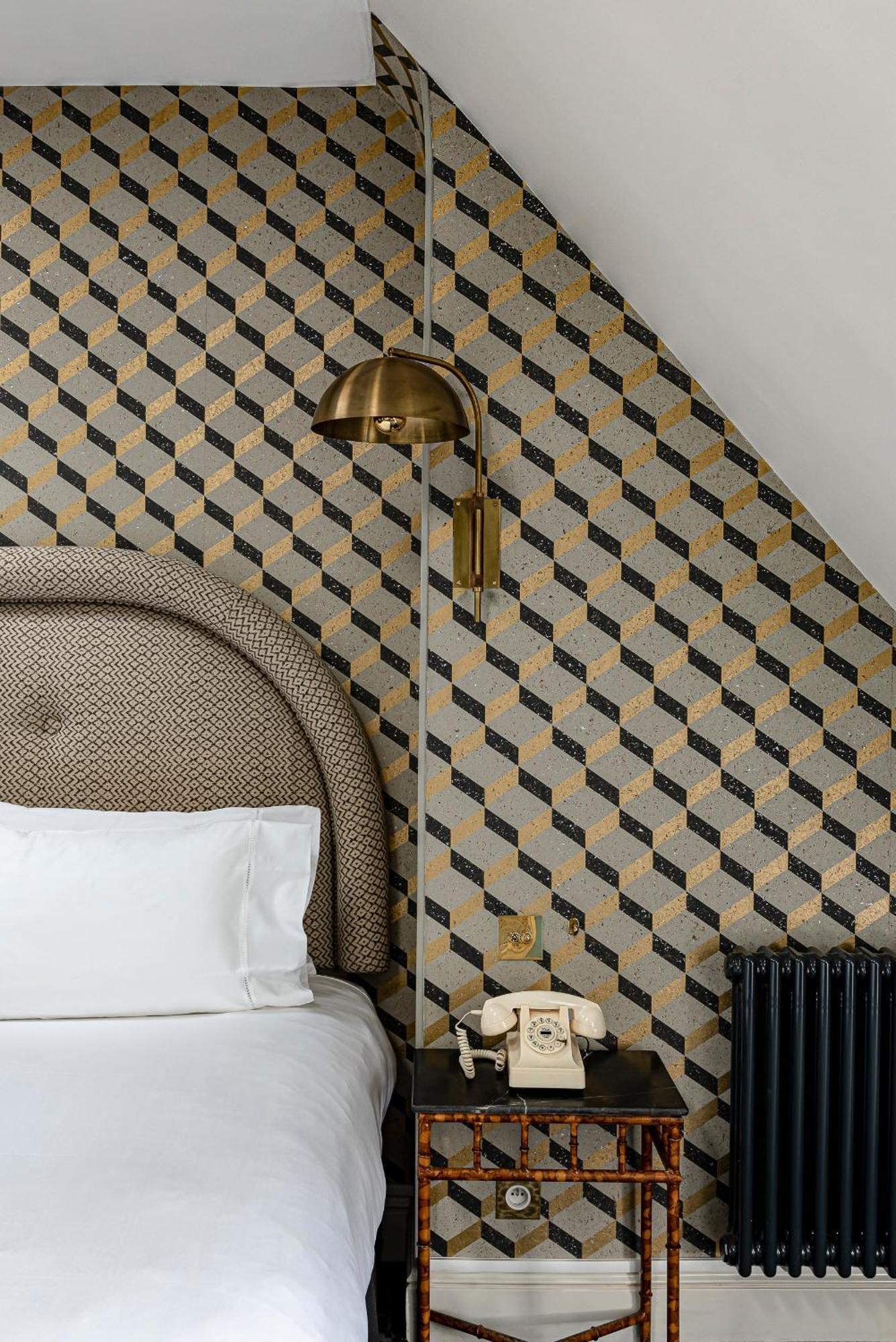 Room "Sous les Toits 18m² " Montmartre View