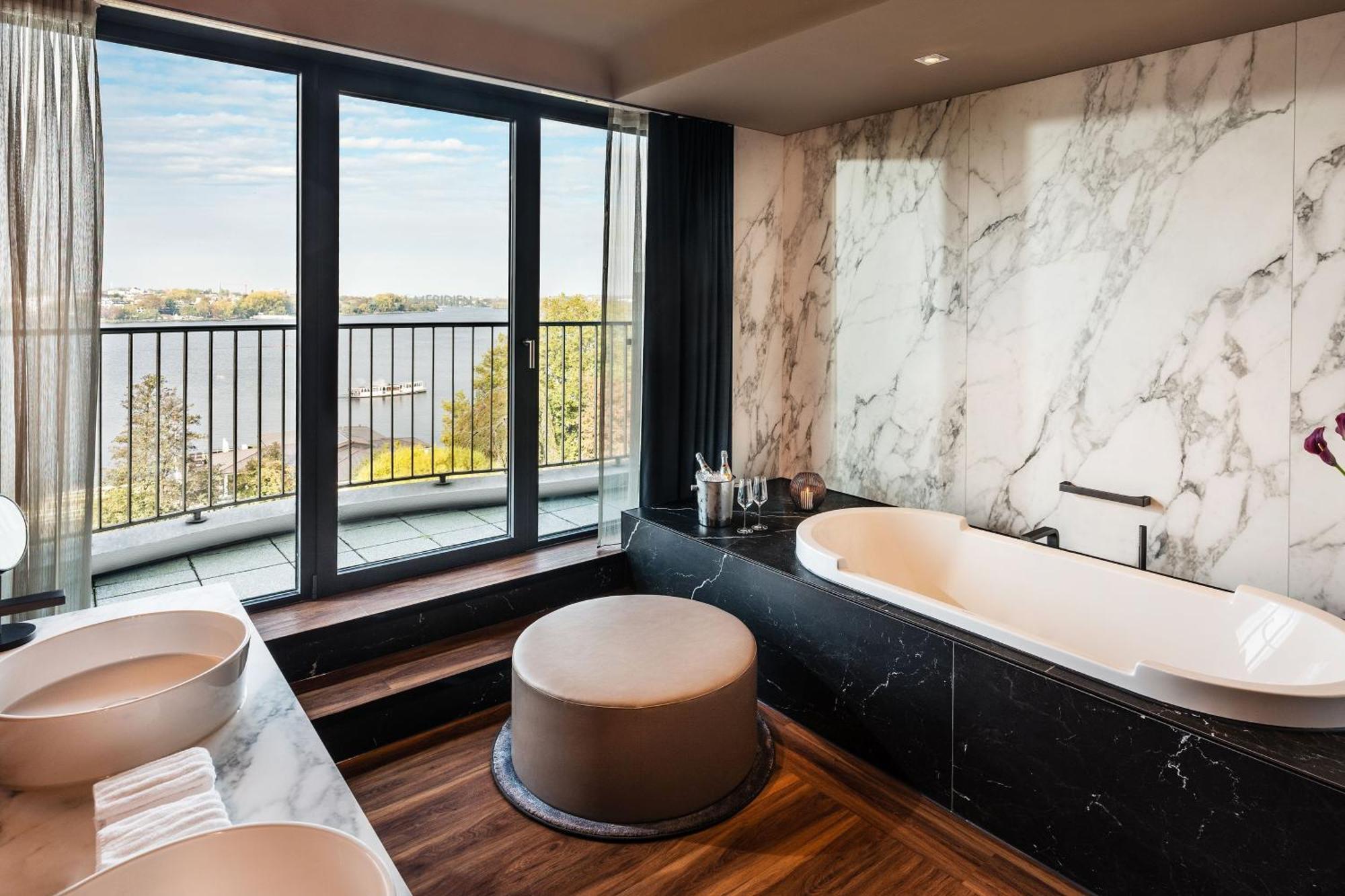 Prestige Lake Suite 1 Bedroom Suite Alster view