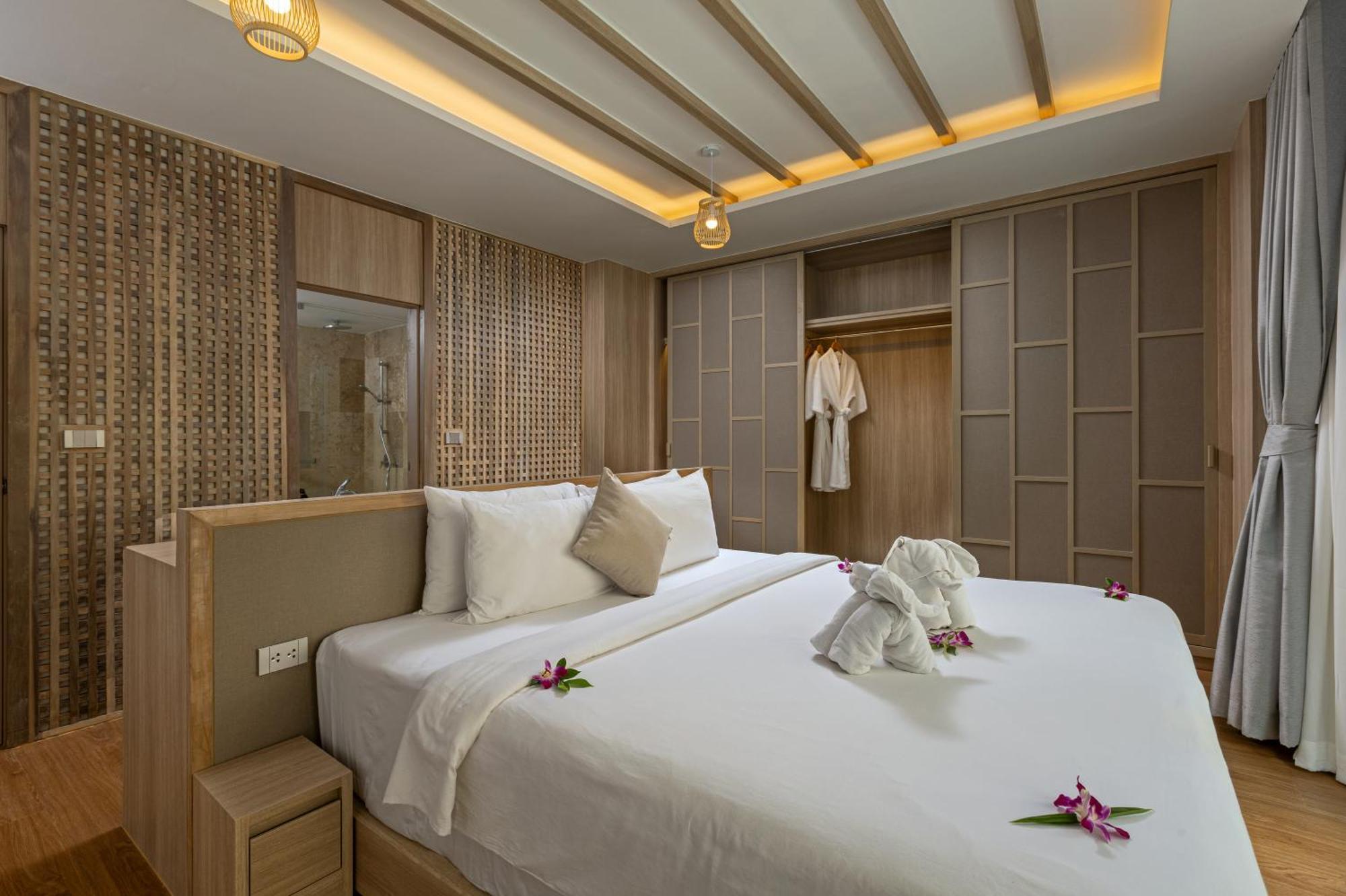 Three Bedroom Family Suite with Rooftop Jacuzzi
