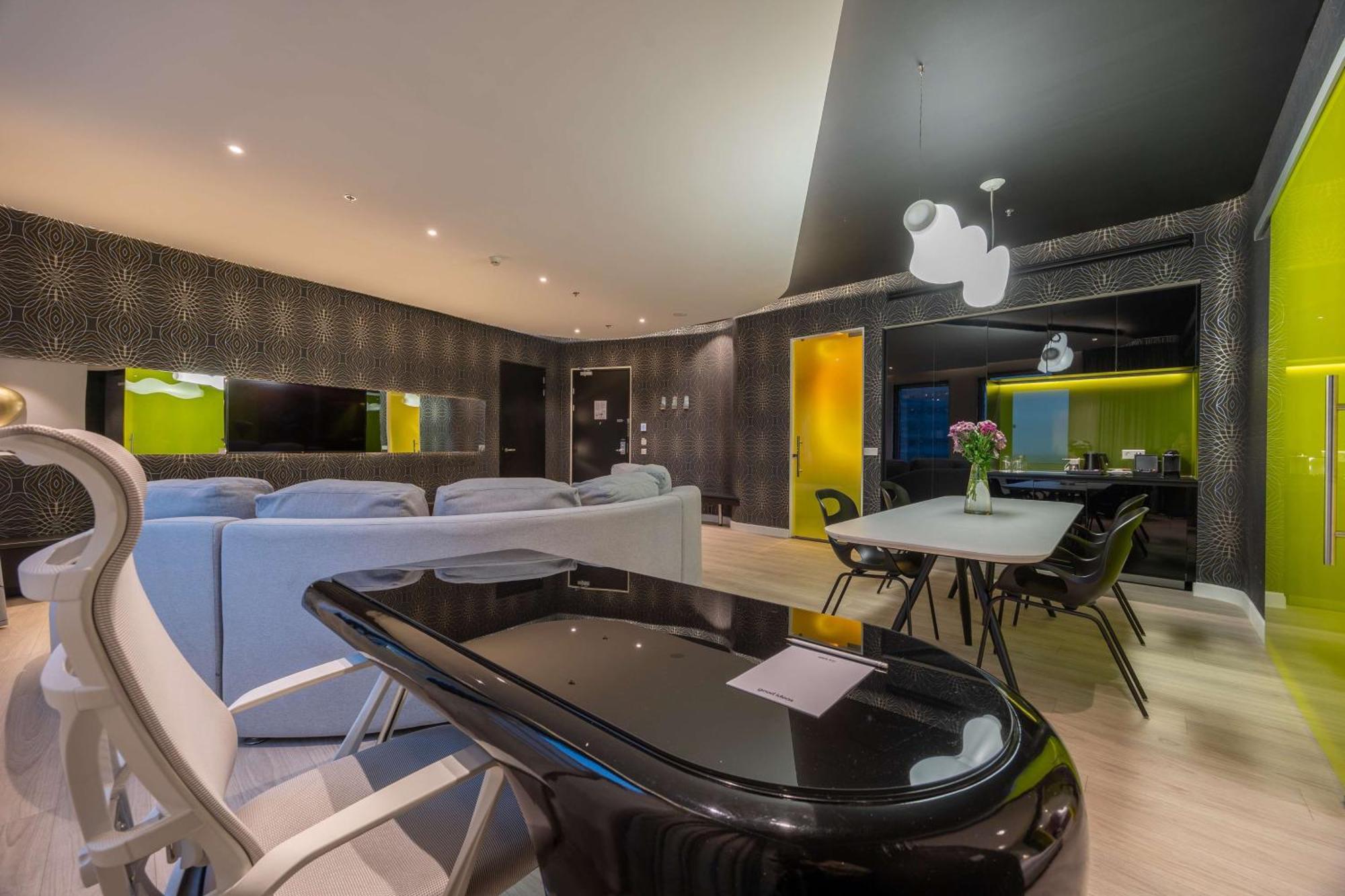 Karim Rashid Suite,1631585545:JPEG