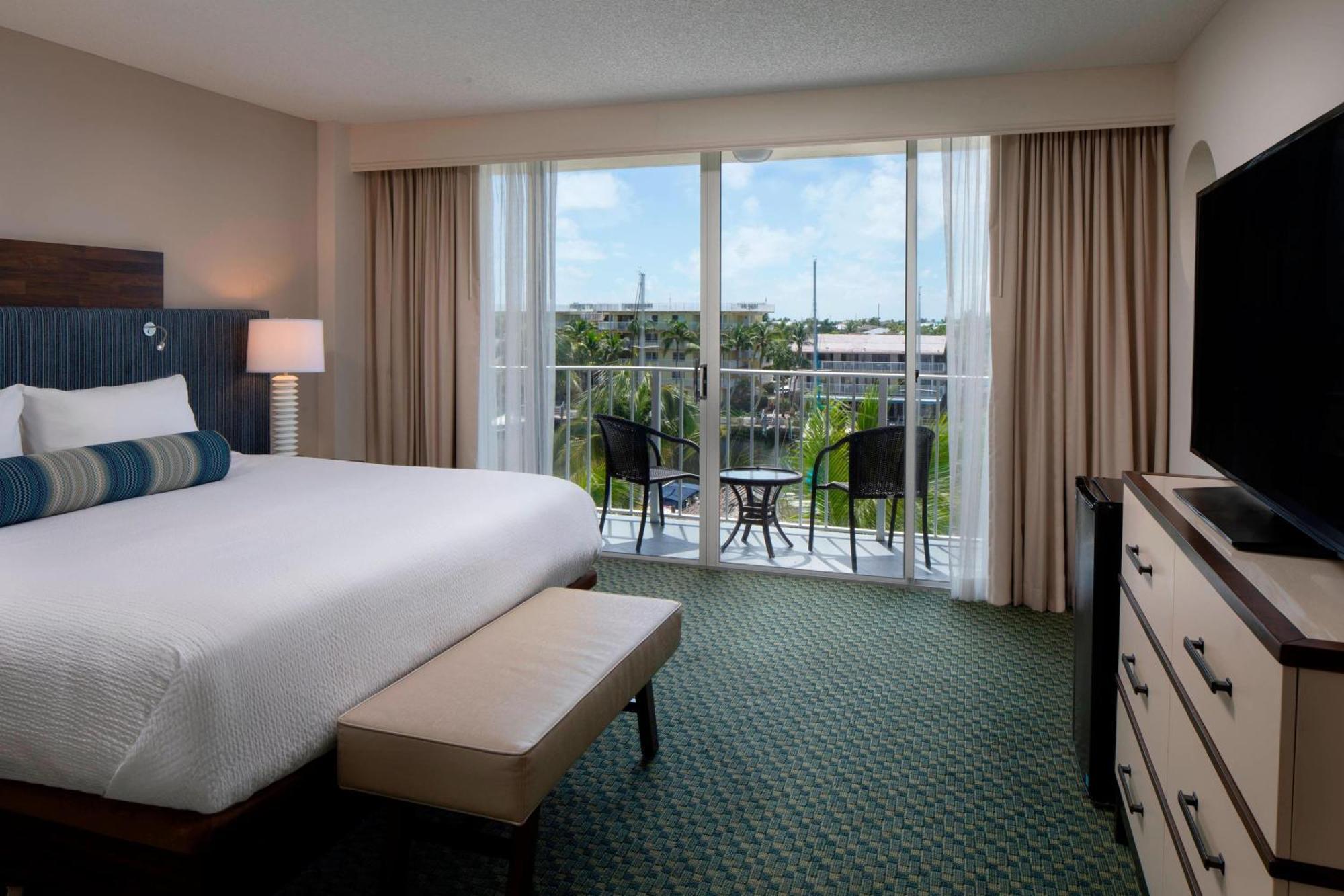 1 Bedroom Suite 1 King Sofa bed Marina view Whirlpool,1641013142:JPEG