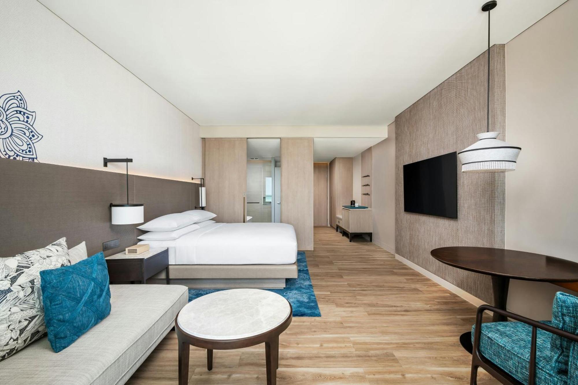 Deluxe King Room with Balcony and Garden View,1653202492:JPEG