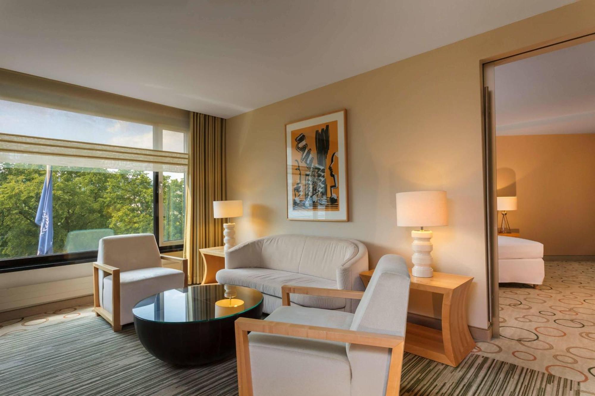Executive Suite City View,1634395787:JPEG