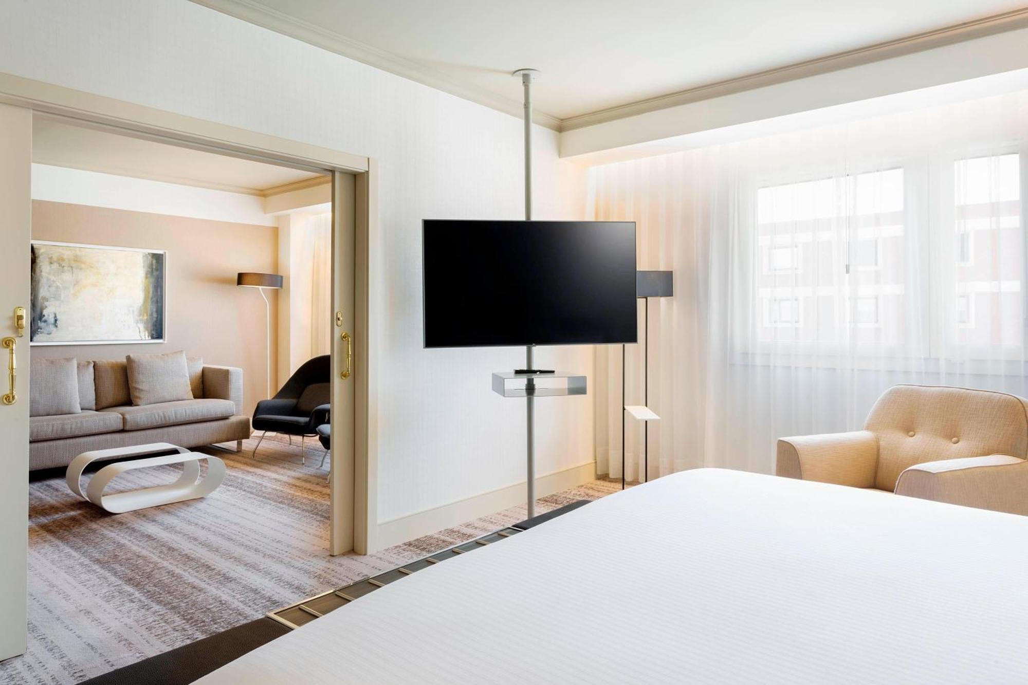Executive-suite med kingsize-seng og adgang til loungen
