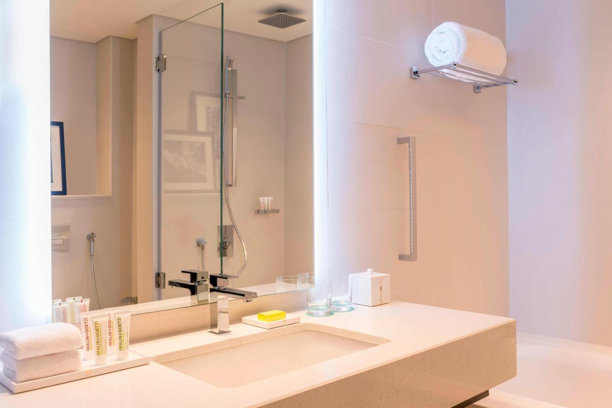 Deluxe Room with Land View and Balcony,1634401375:JPEG