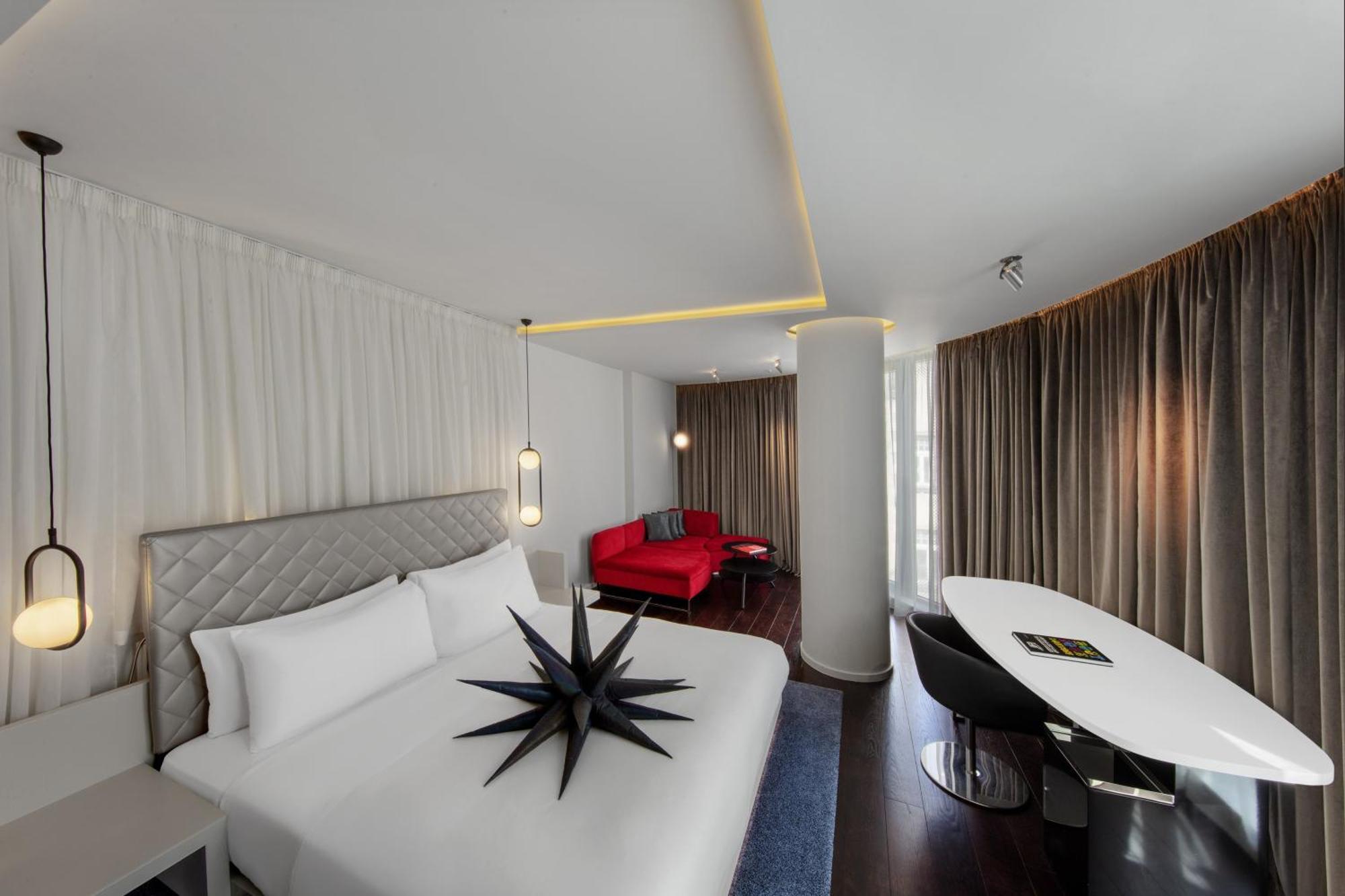 Deluxe Corner Studio Suite One King Bed Sitting Area