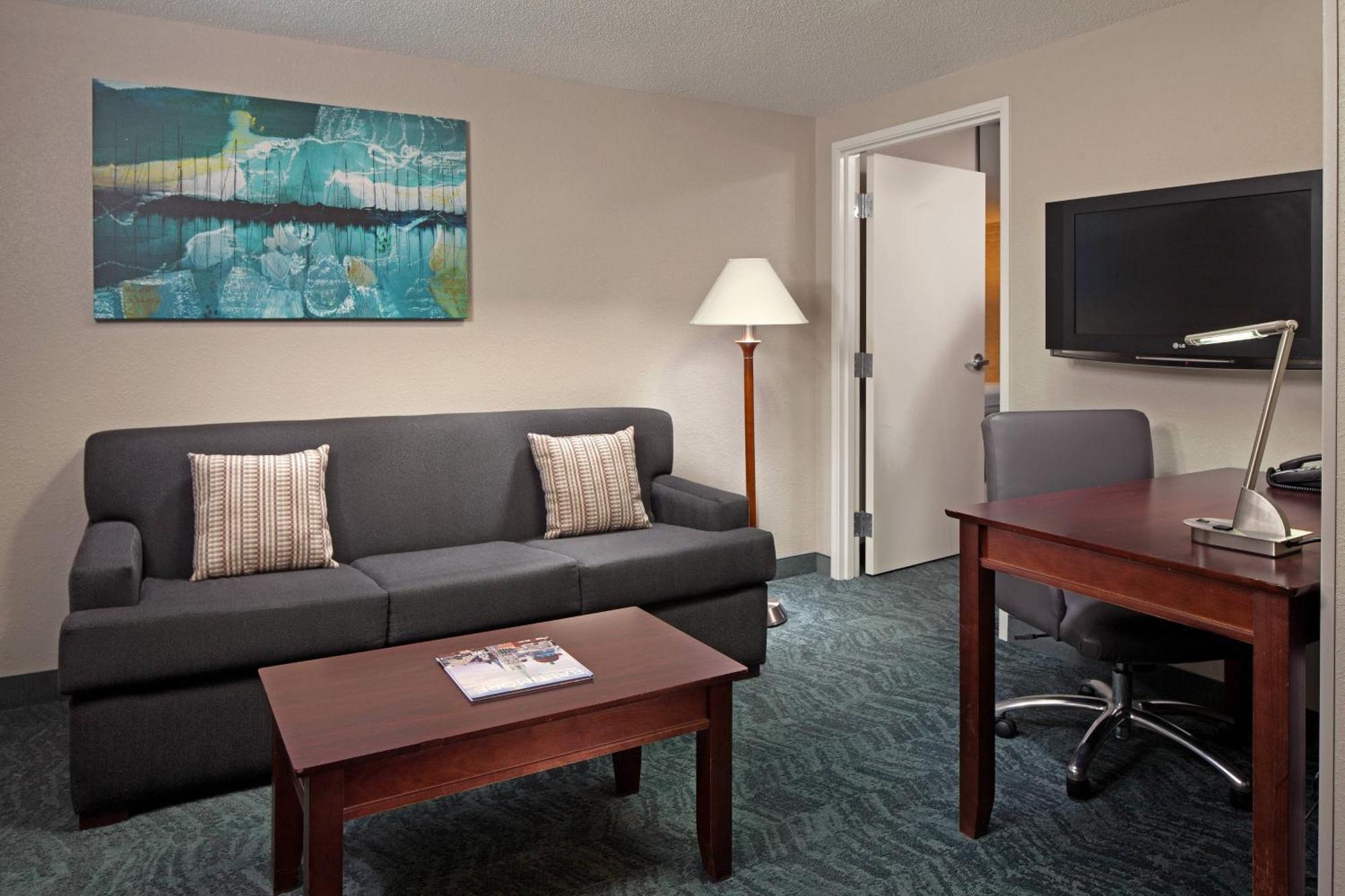Two-Bedroom King Suite Two King Beds High Floor Trundle Sofa