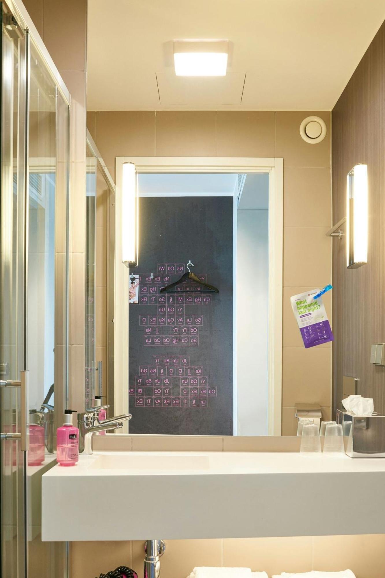 Moxy Twin Sleeper Guest room 2 Twin or Single Beds
