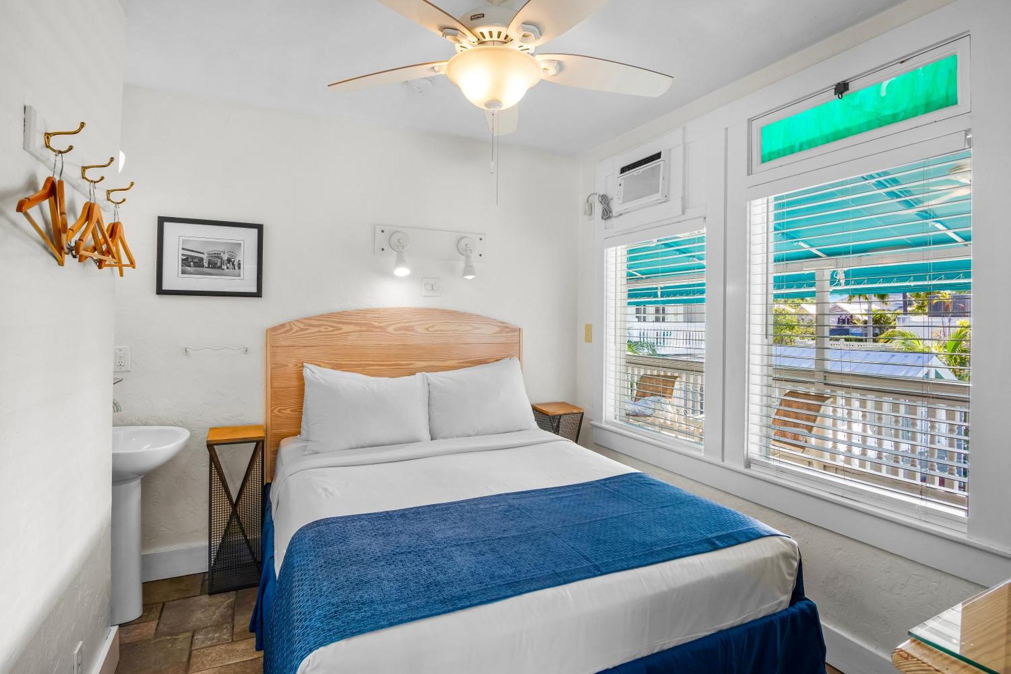 Queen Island Room