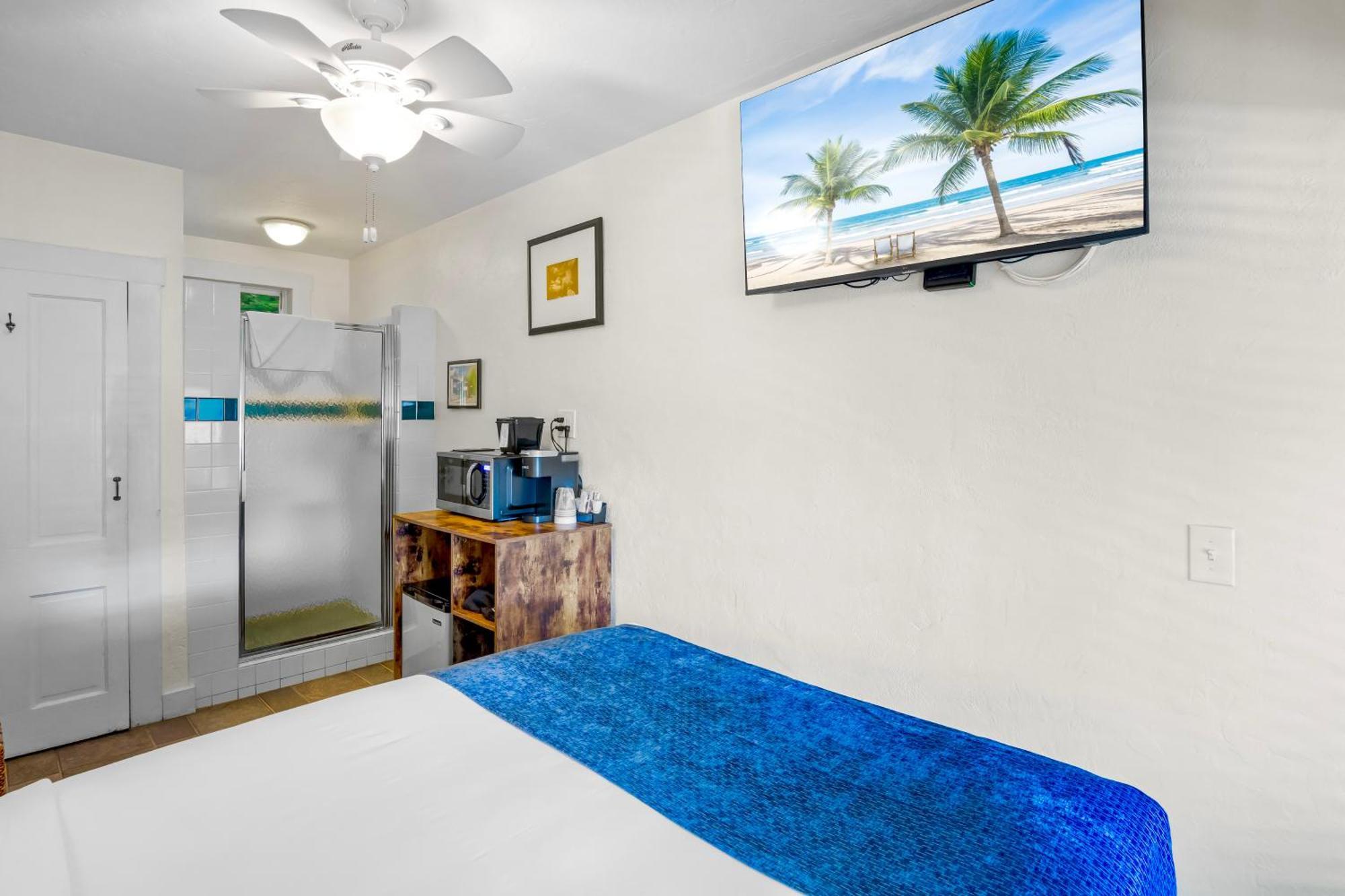 Queen Island Room
