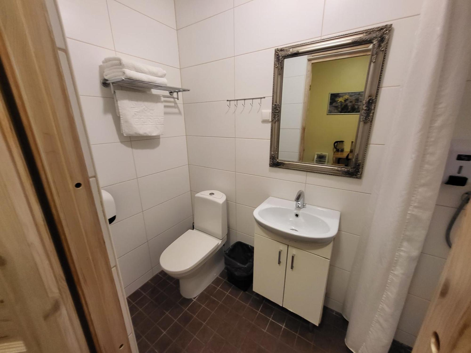 Comfort Triple Room Shower