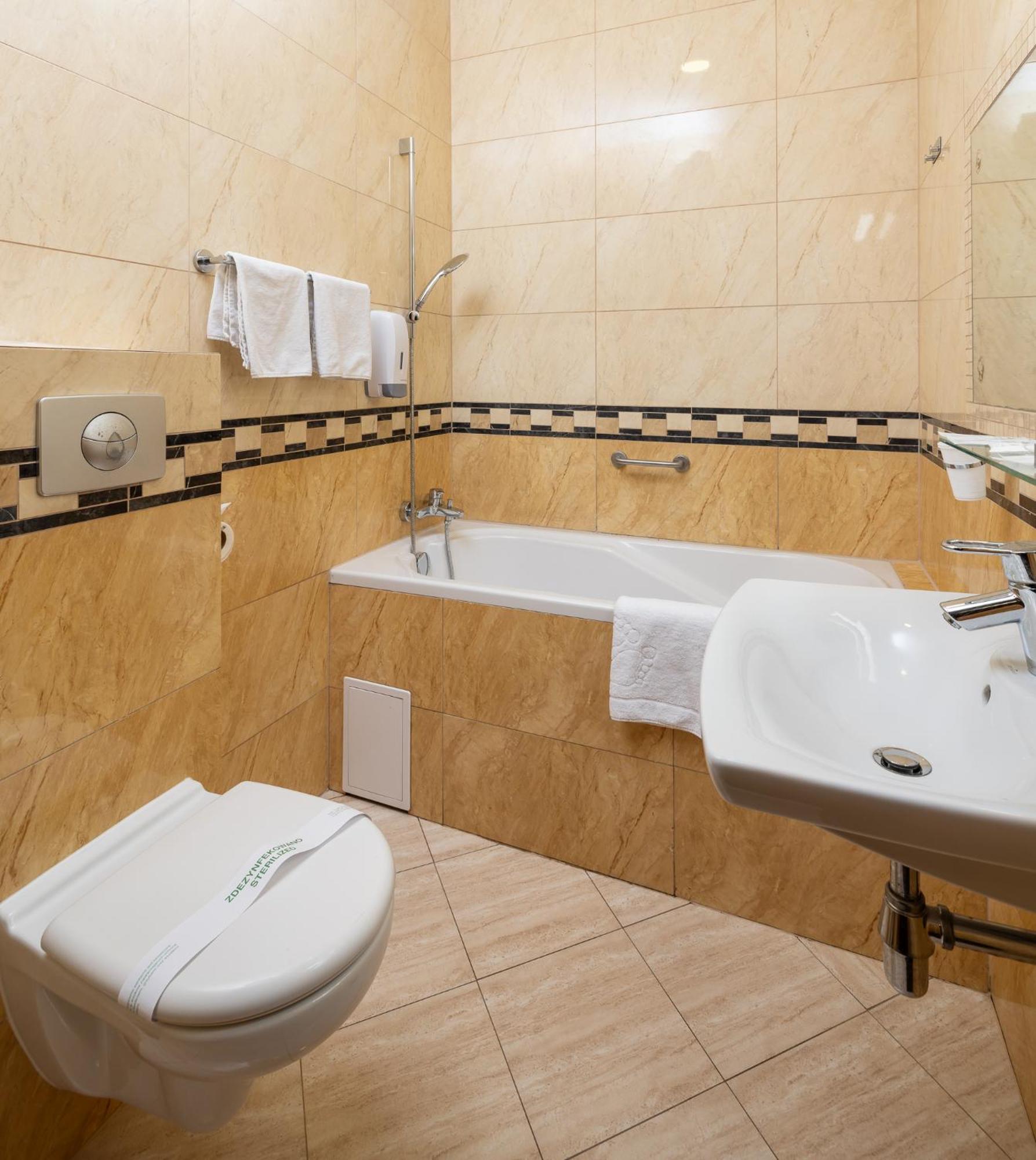 Triple Room Bath