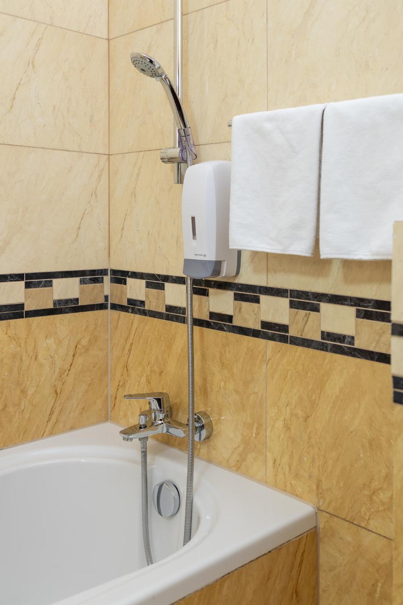 Triple Room Bath