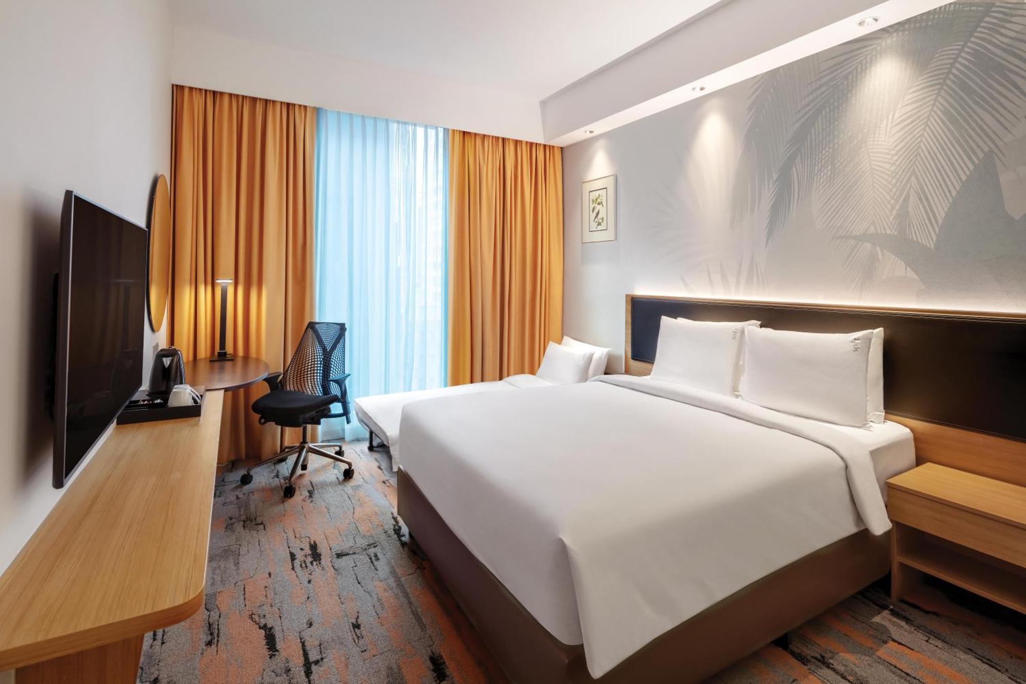 Standard Queen Room with Single Sofa Bed - Free Breakfast