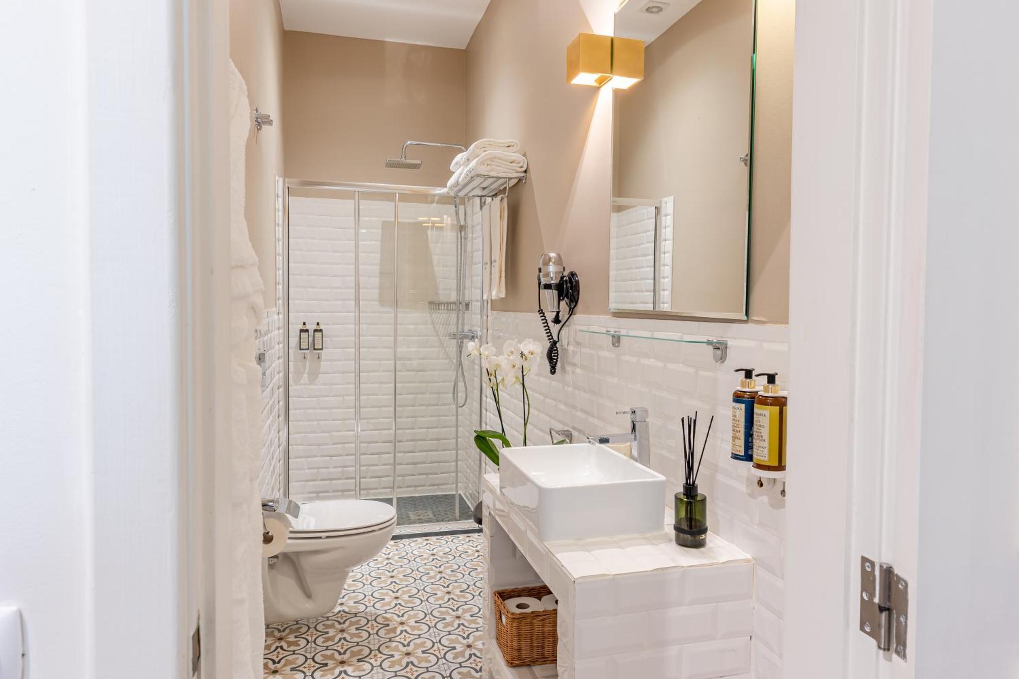 Deluxe 2 Bedroom Suite Square View
