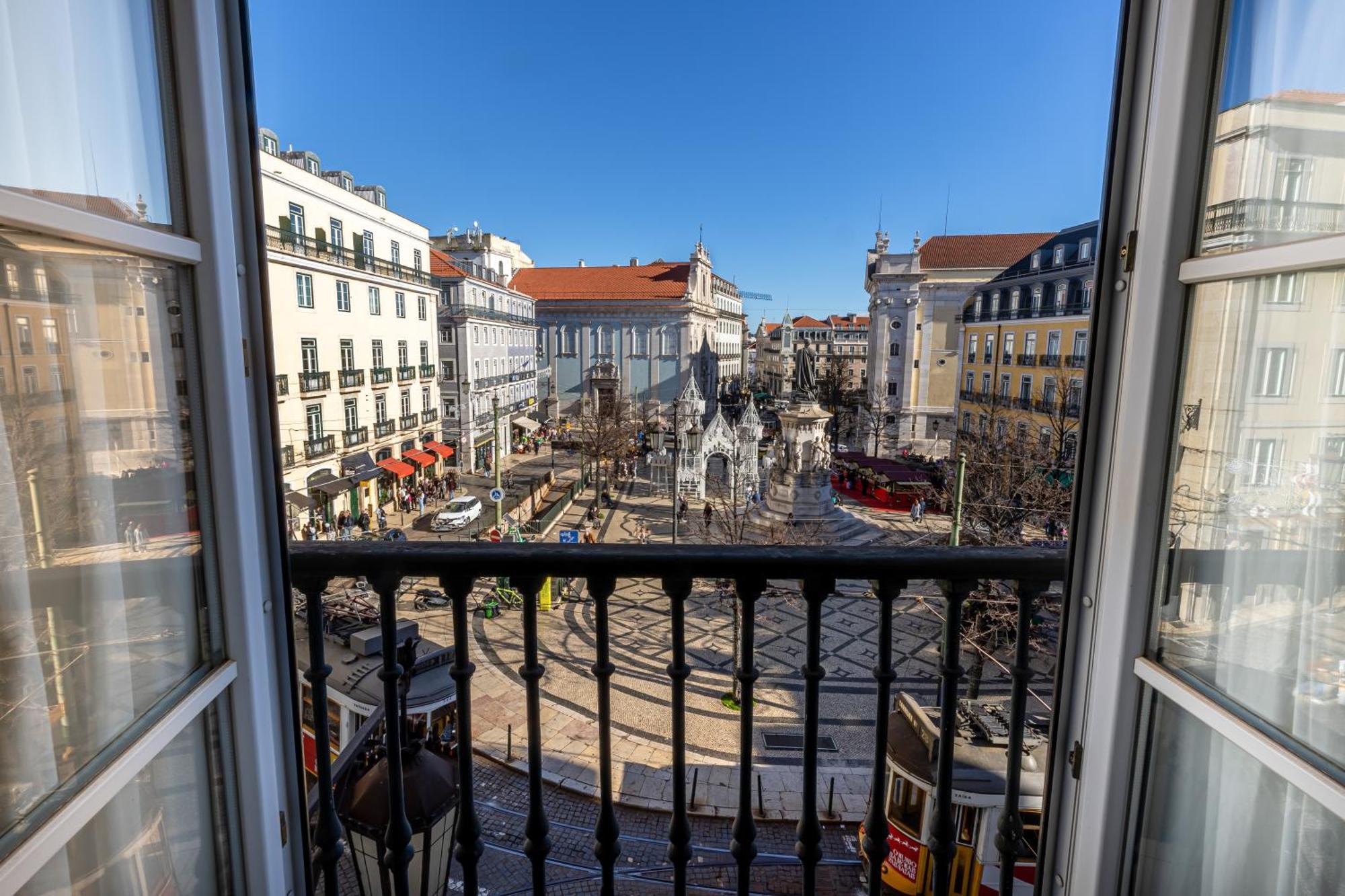 Deluxe Room Square View