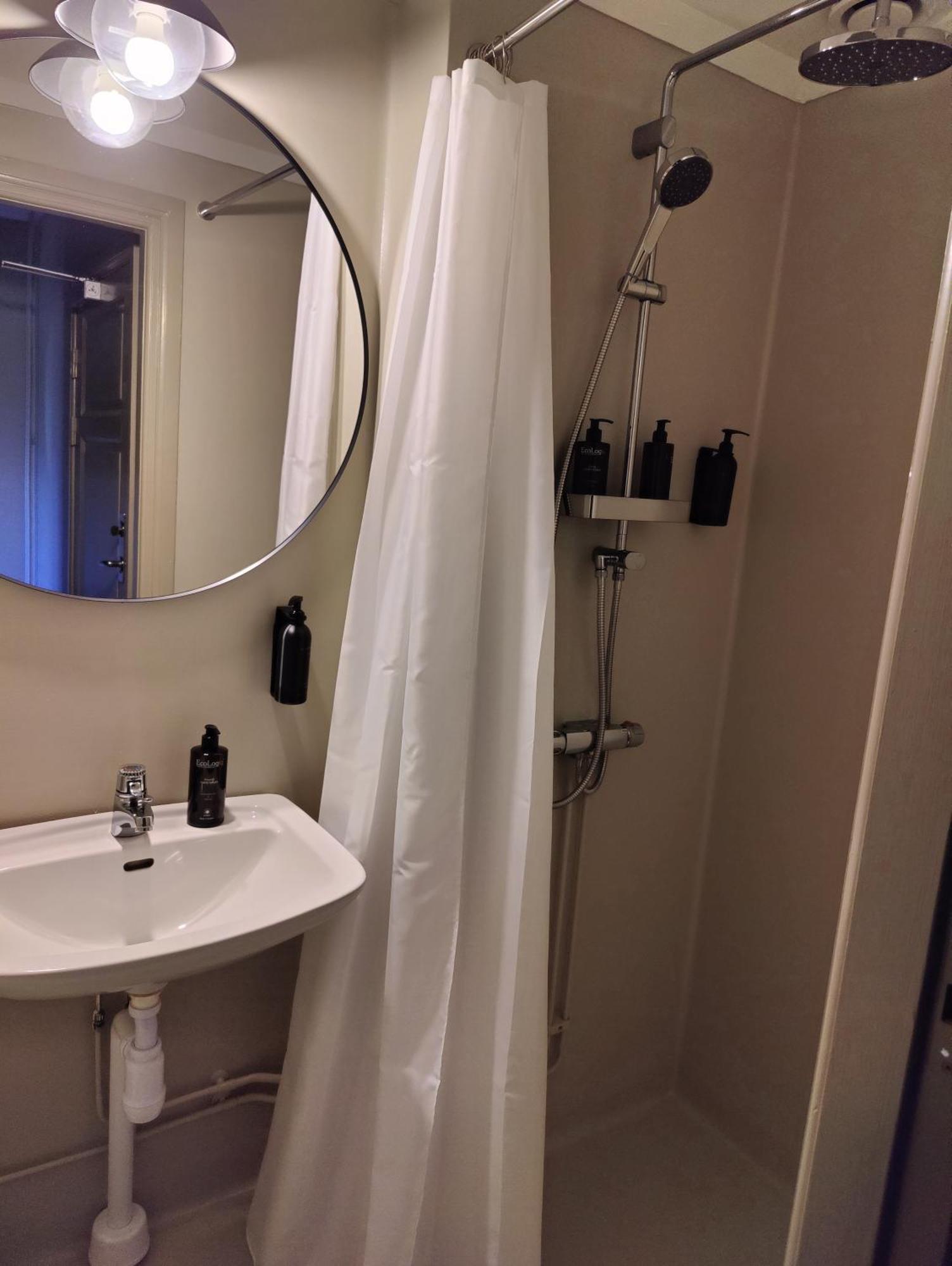Single Room,1635897220:JPEG