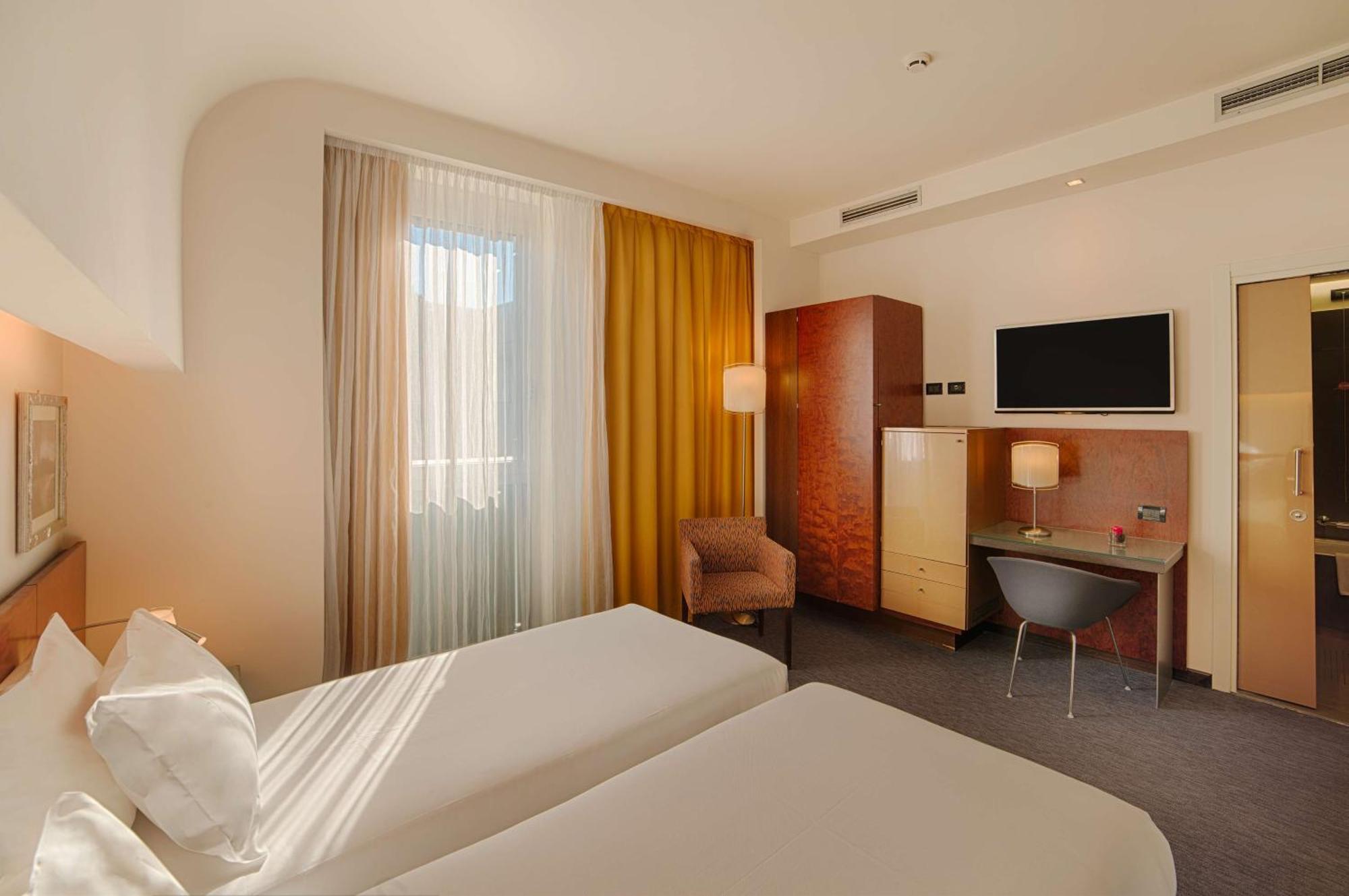Standard Double or Twin Room,1636001166:JPEG
