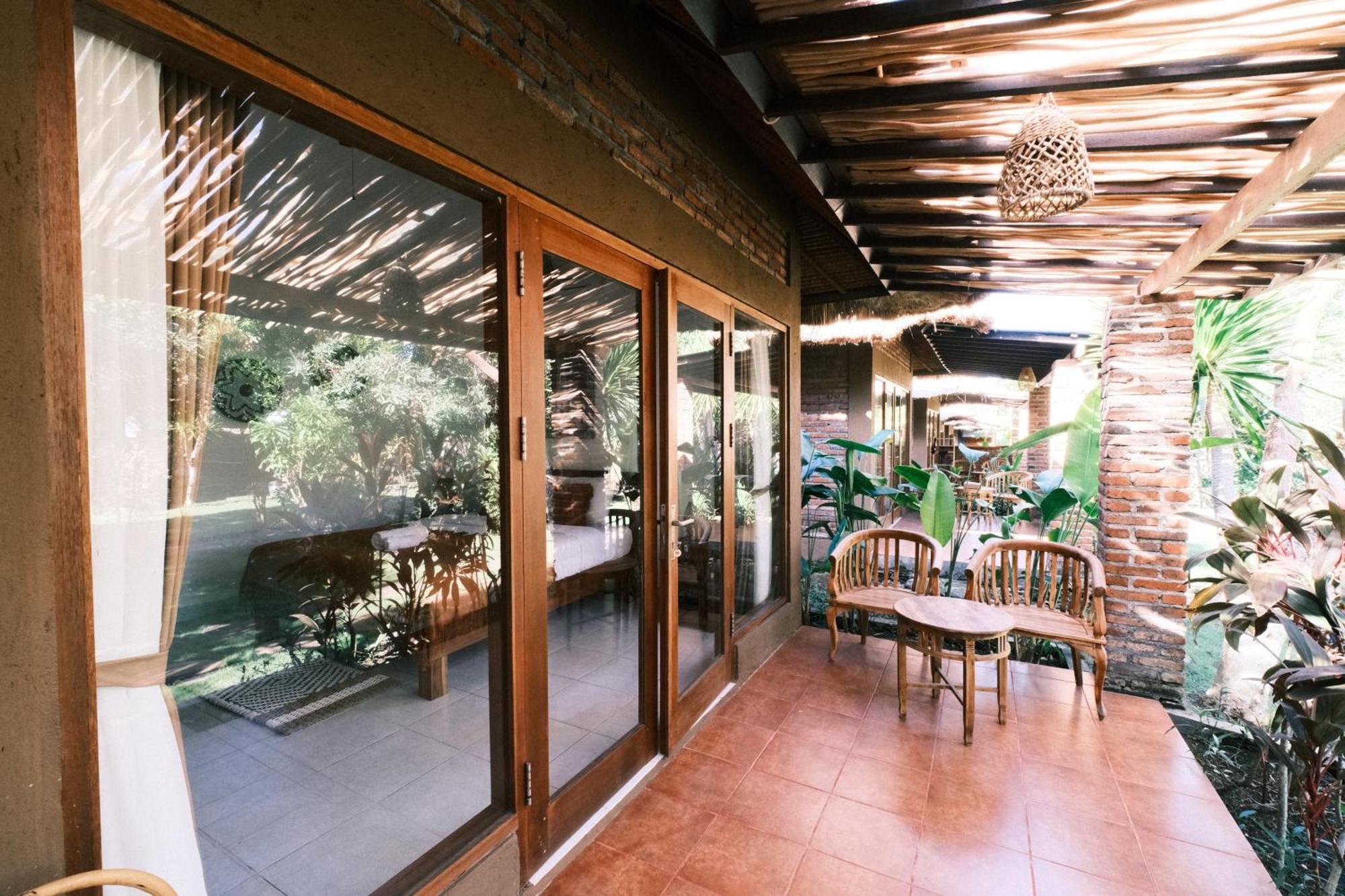 Bungalow Garden View