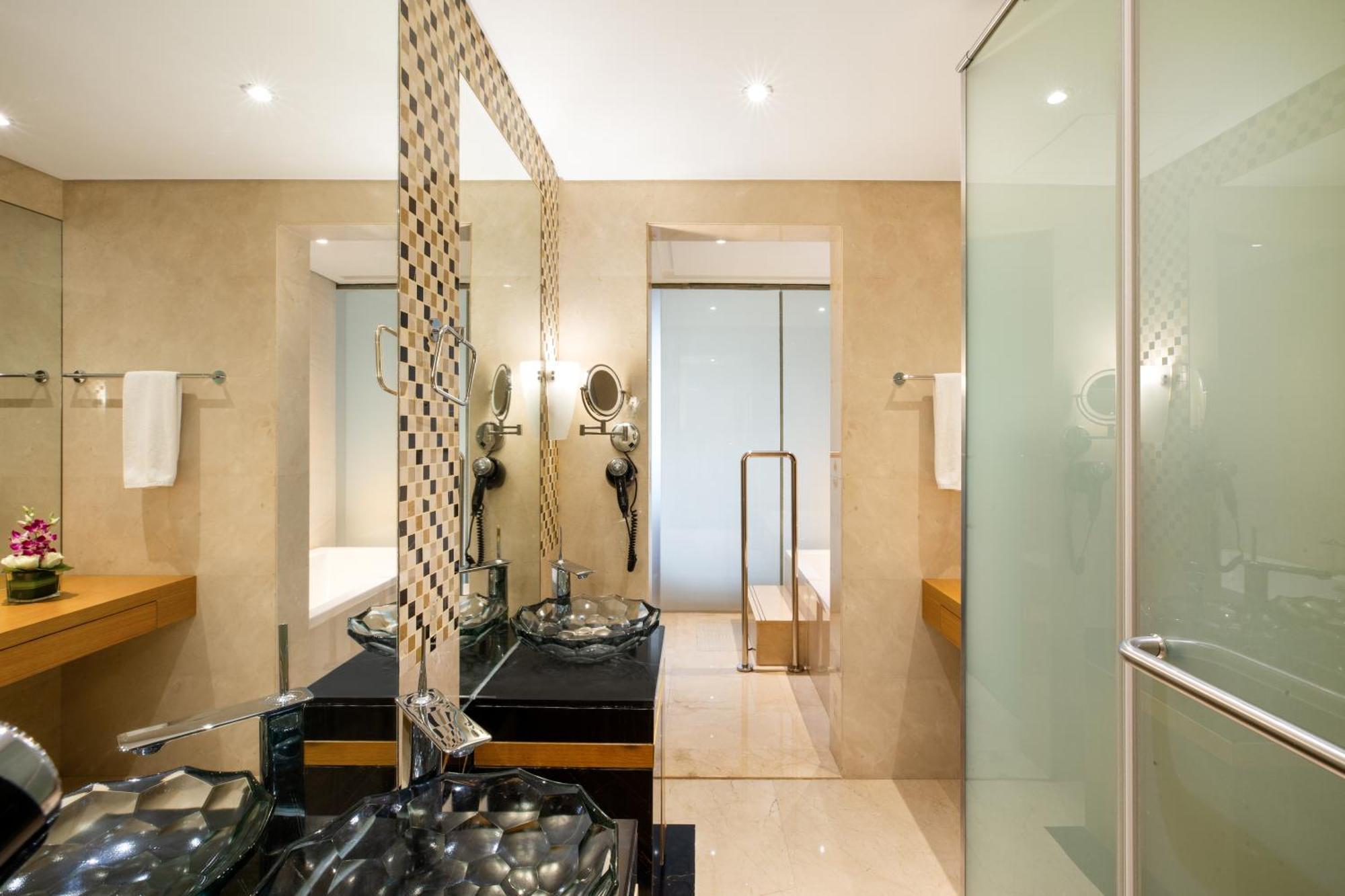 Presidential Suite with 20% Discount on Laundry and 15% Discount on Food & Beverage,1636780106:JPEG