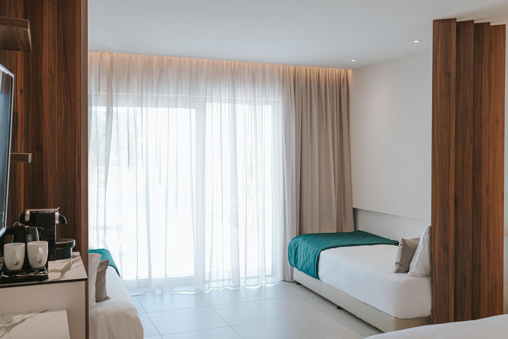 Family Room,1636826964:JPEG