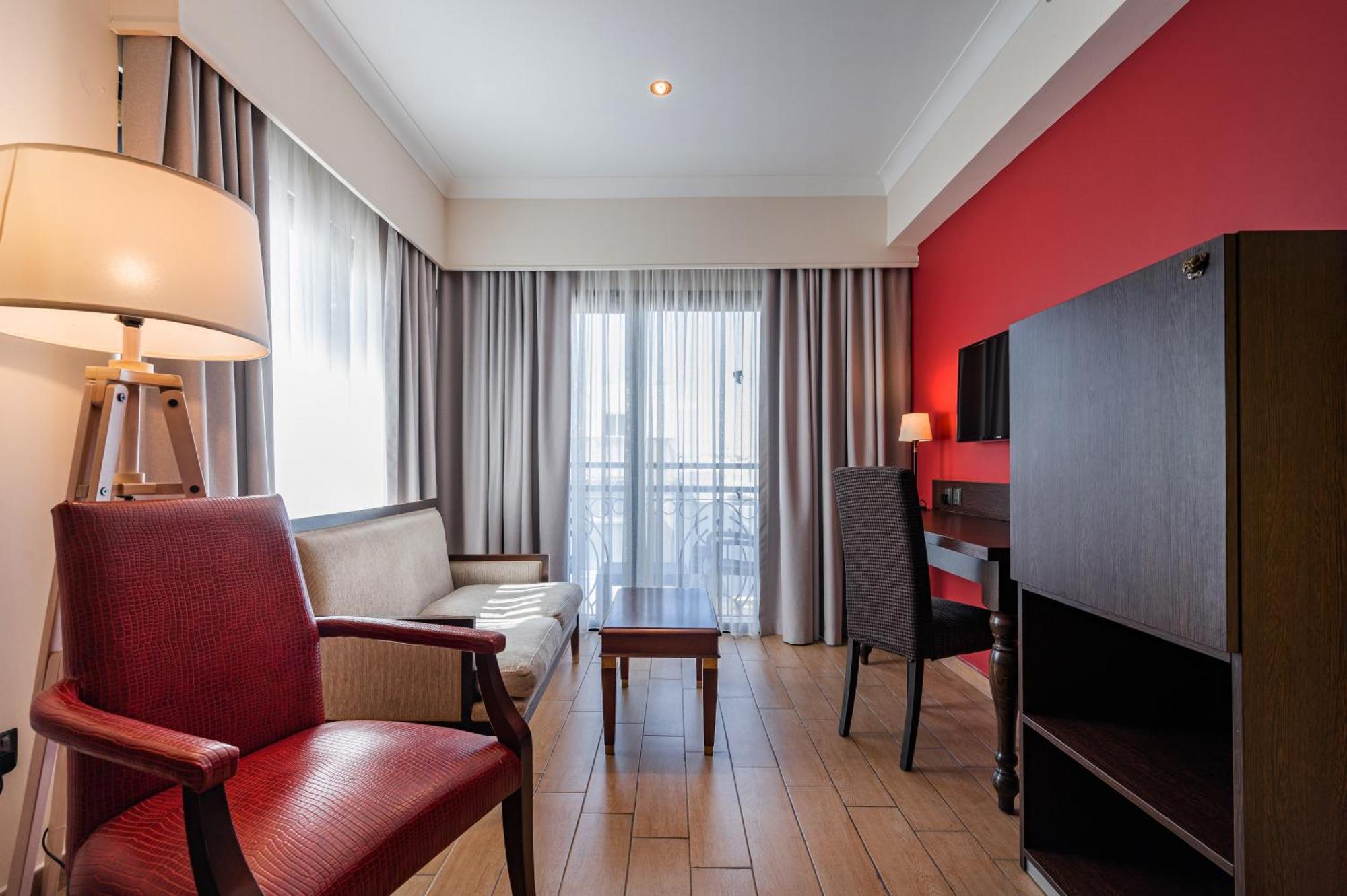 Deluxe Suite