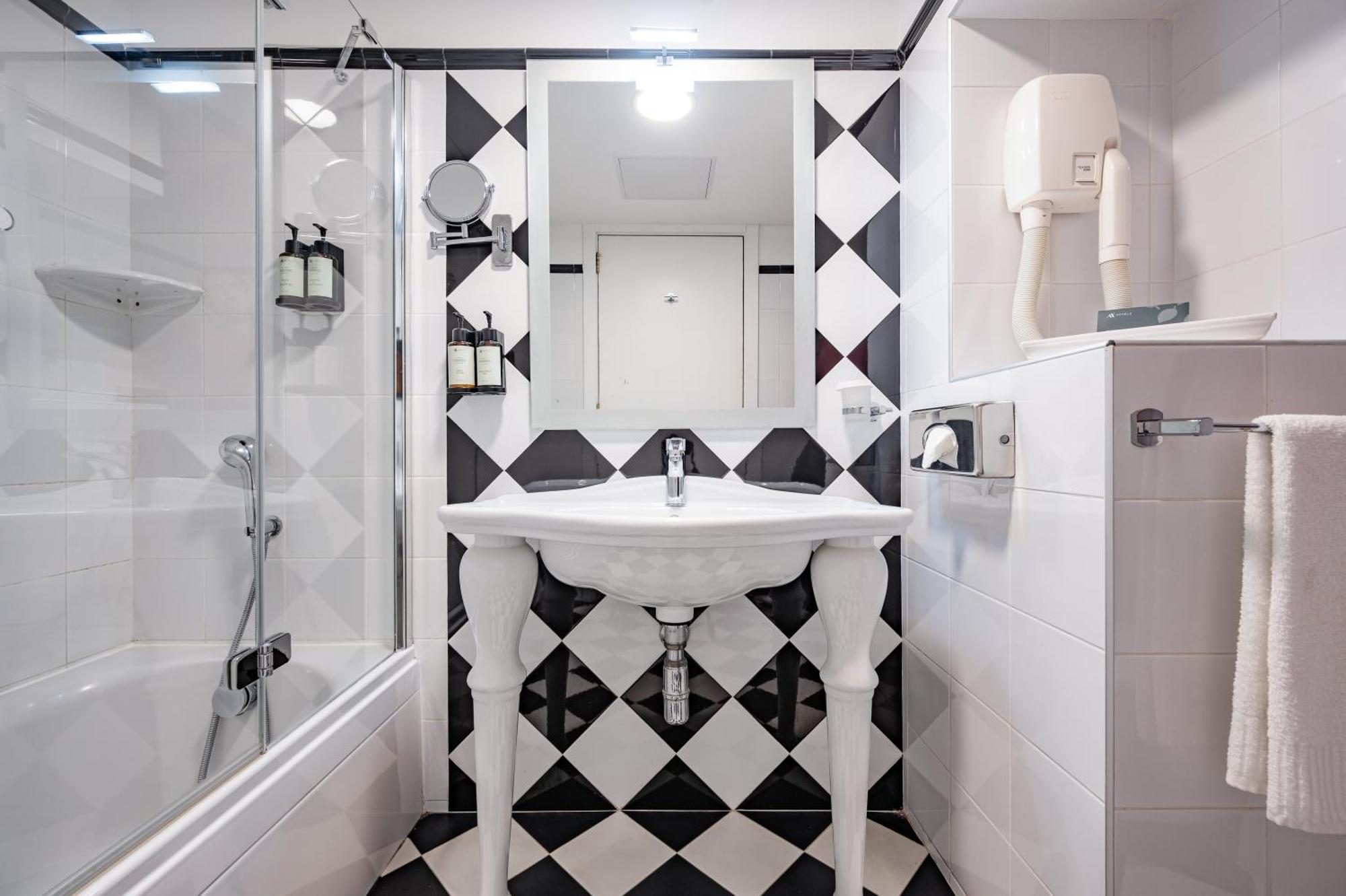 Double or Twin Room Balcony