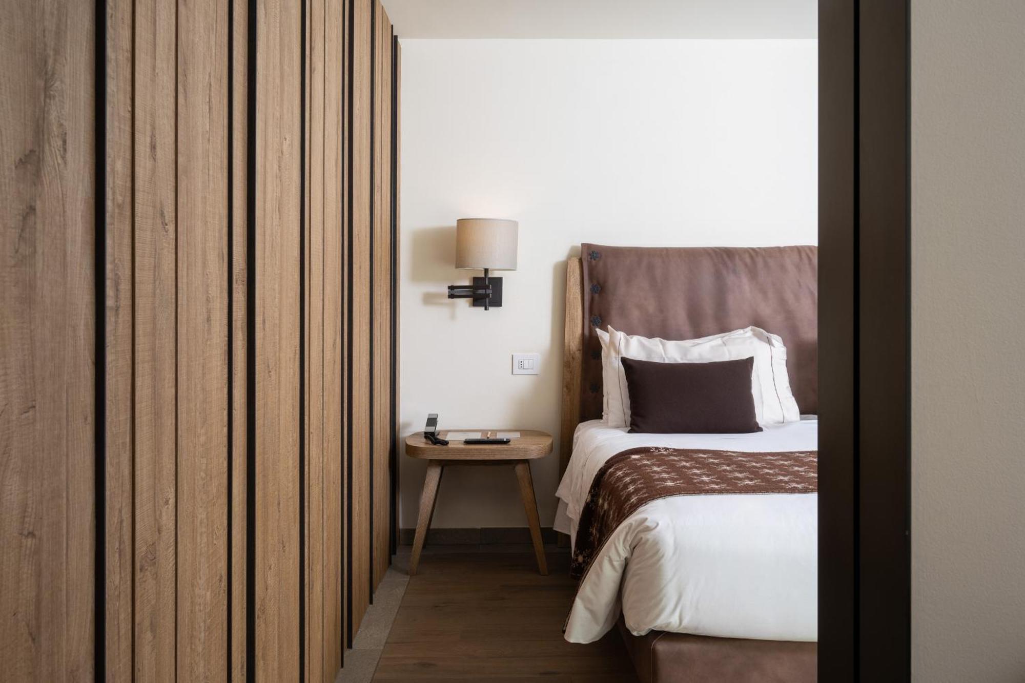 Superior Room,1637731023:JPEG